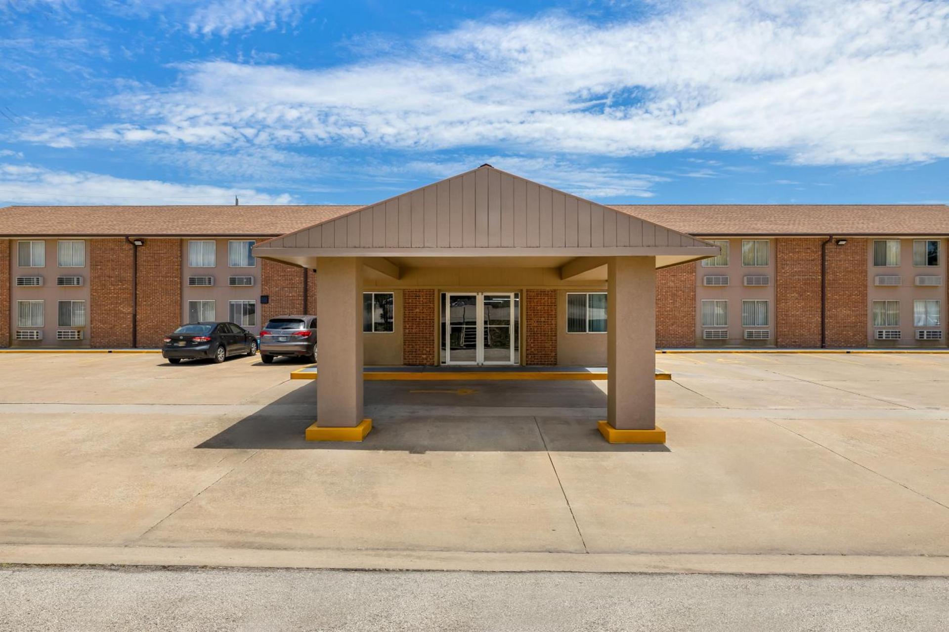 Econo Lodge Emporia photo 31