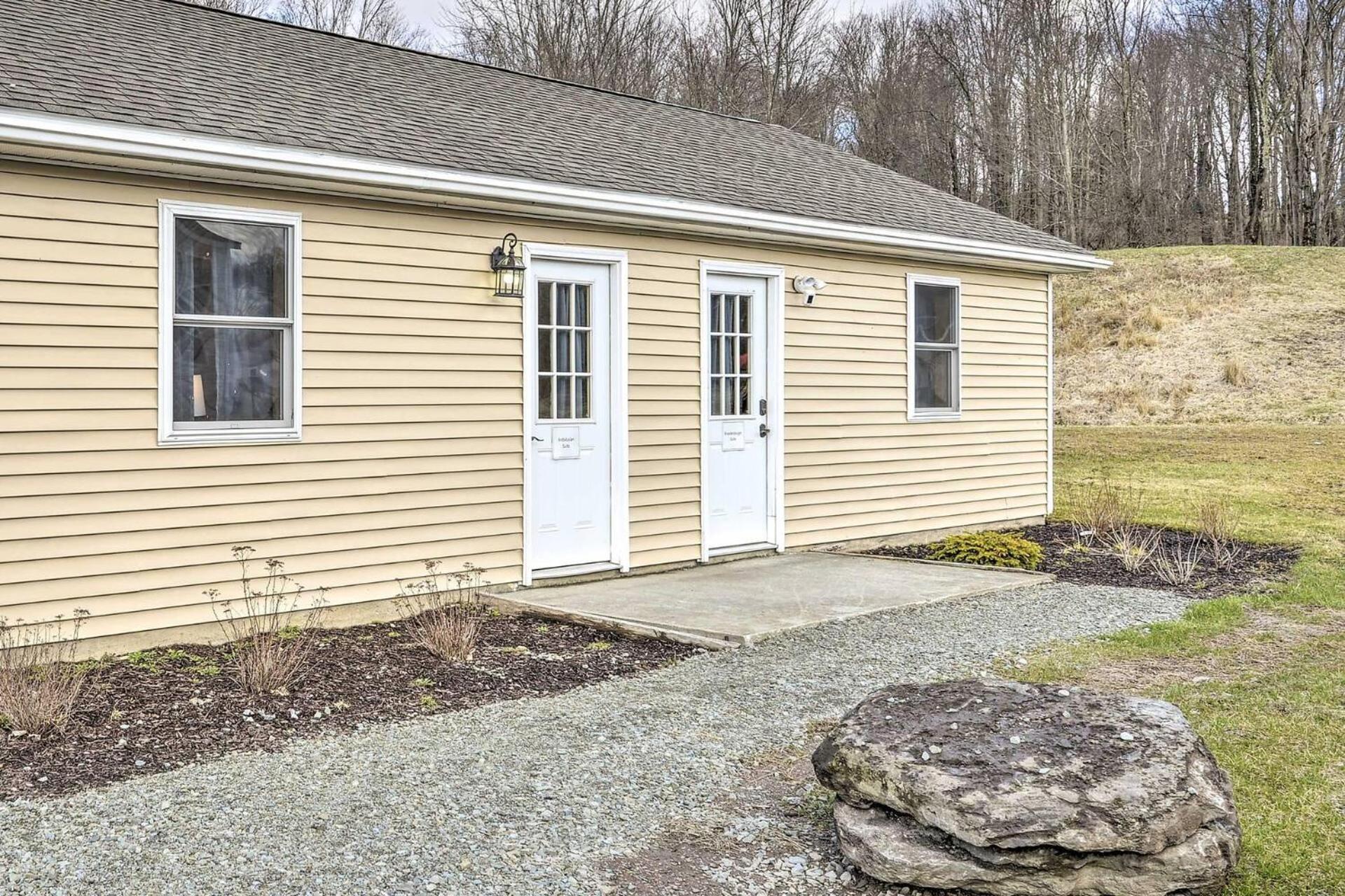 Equestrian House Suites photo 14