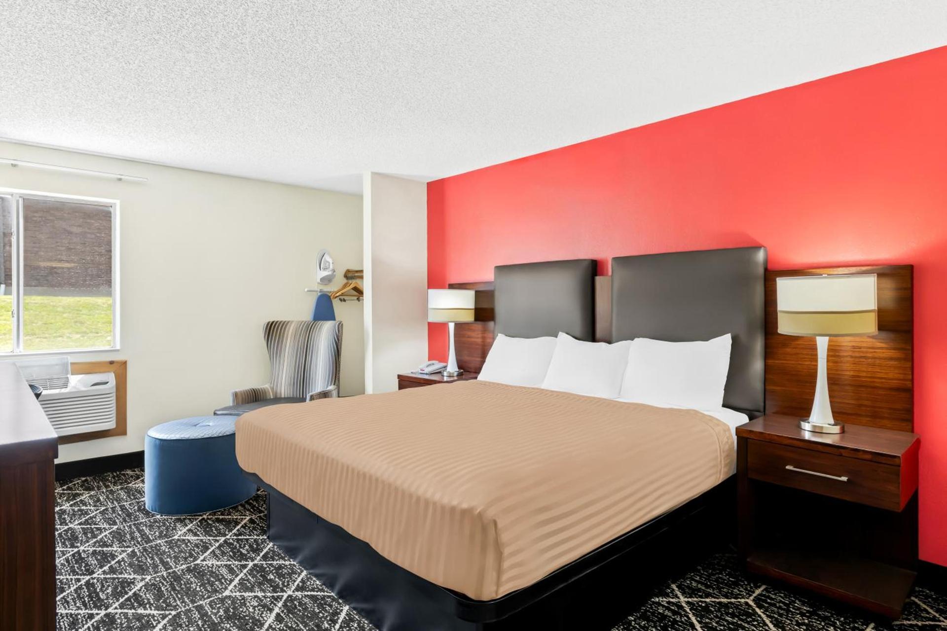 Econo Lodge Emporia photo 35