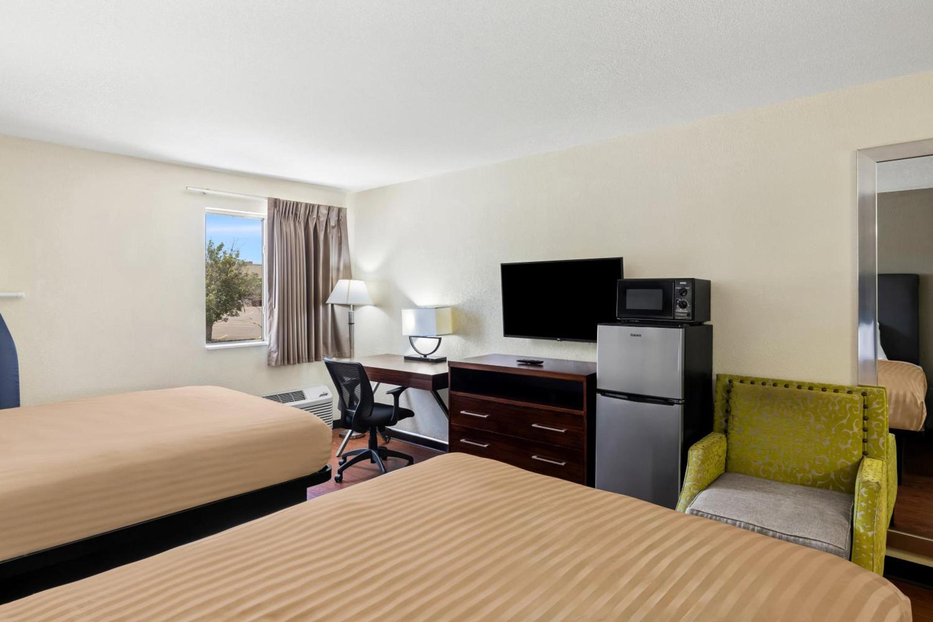 Econo Lodge Emporia photo 38