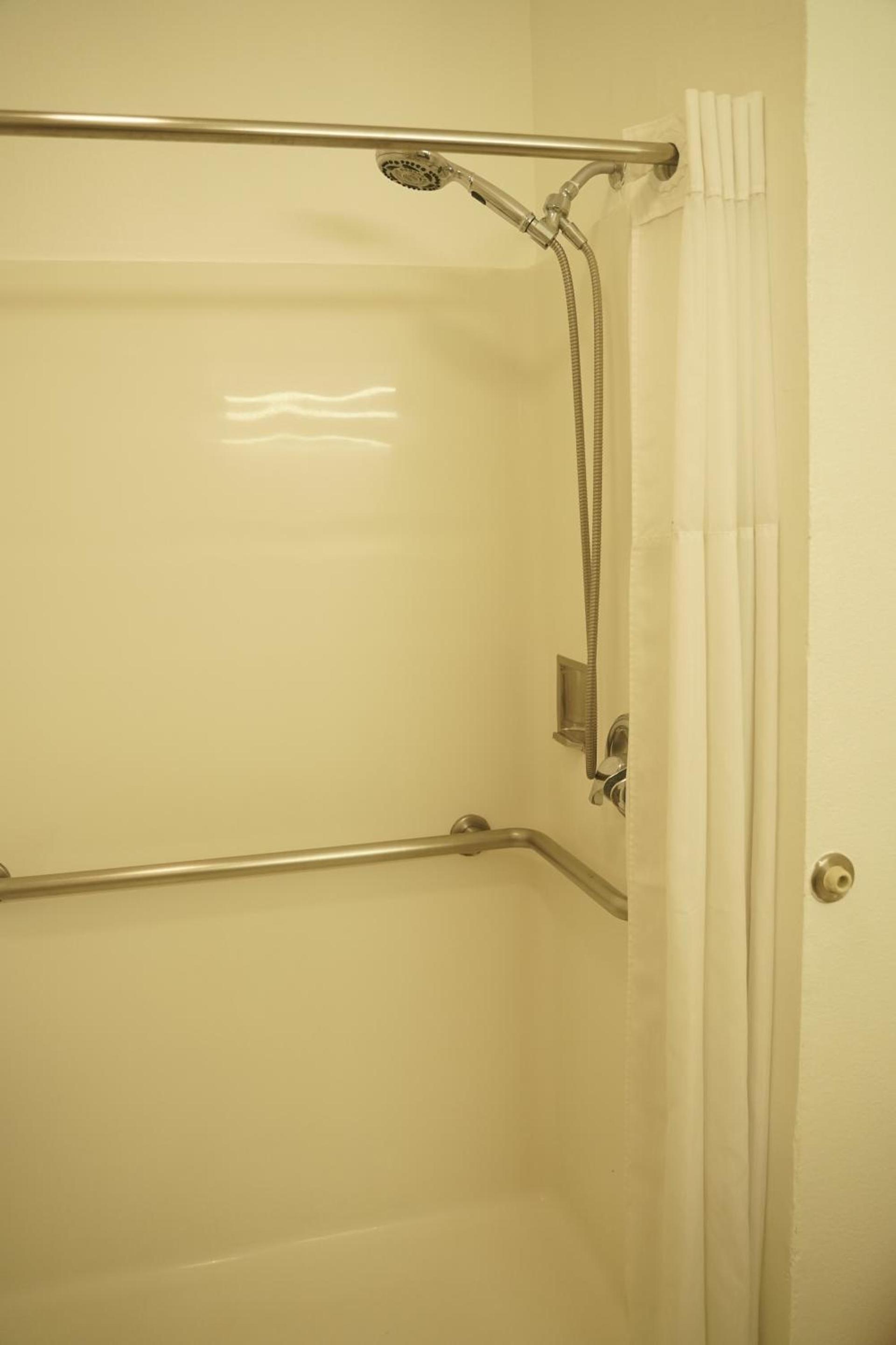 Harbor Inn & Suites photo 24