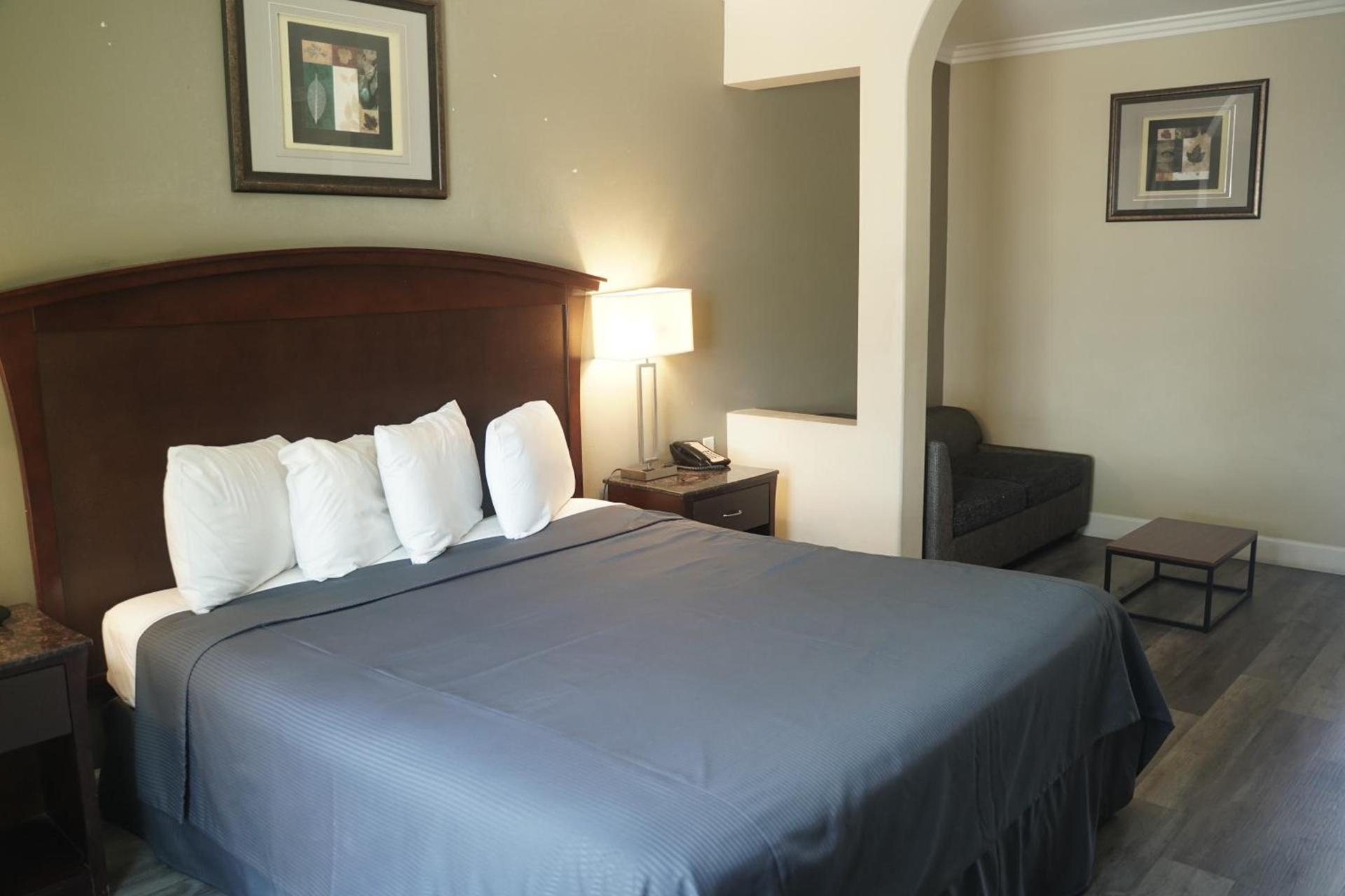 Harbor Inn & Suites photo 18