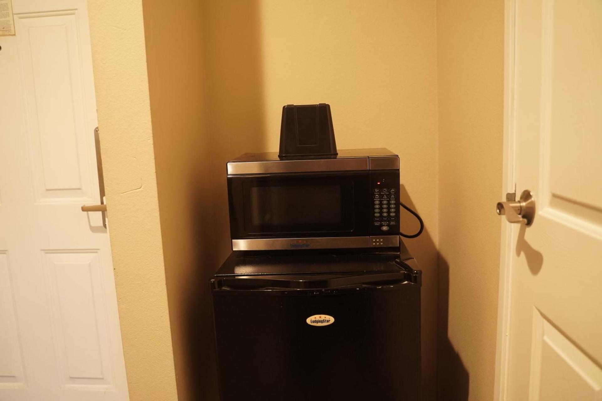 Harbor Inn & Suites photo 19