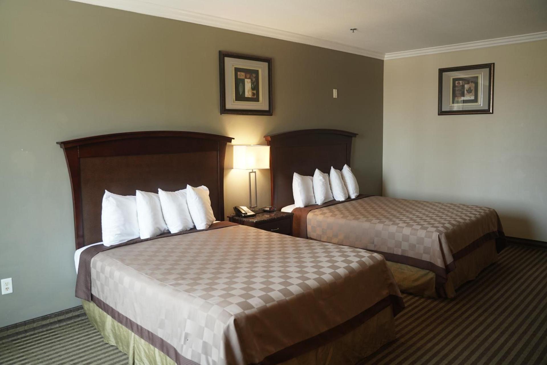 Harbor Inn & Suites photo 35