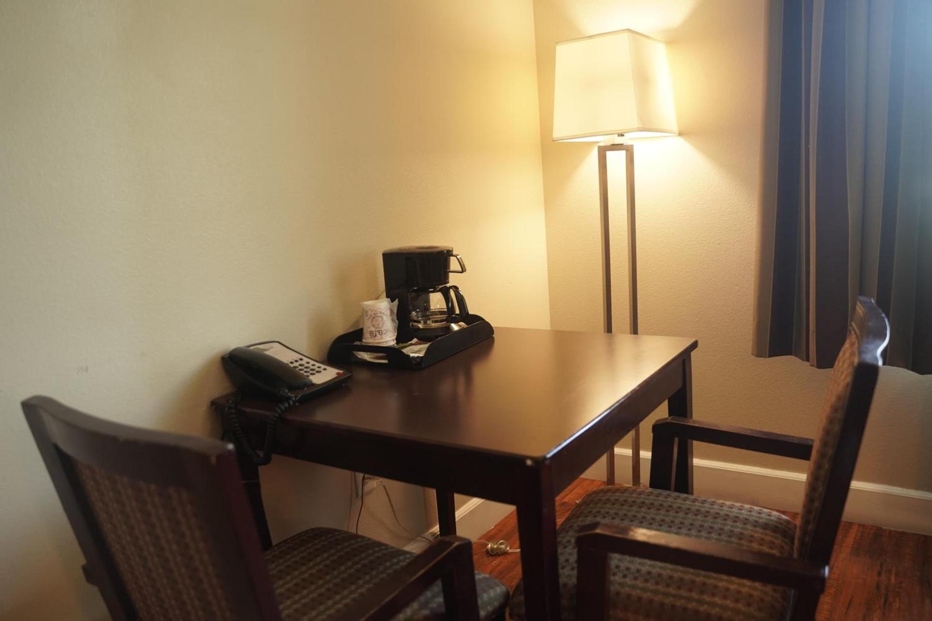 Harbor Inn & Suites photo 36