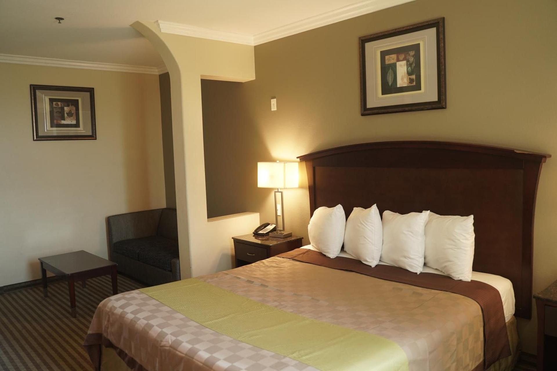 Harbor Inn & Suites photo 28
