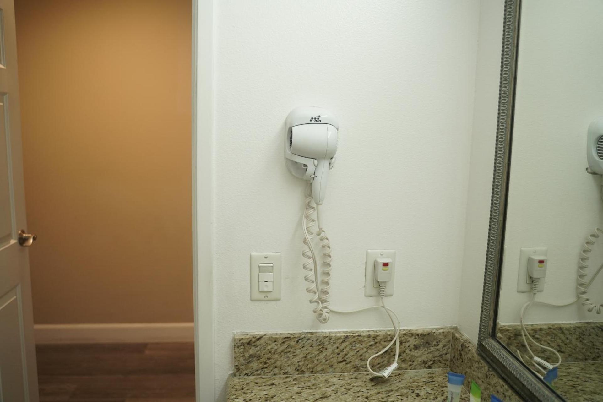 Harbor Inn & Suites photo 30