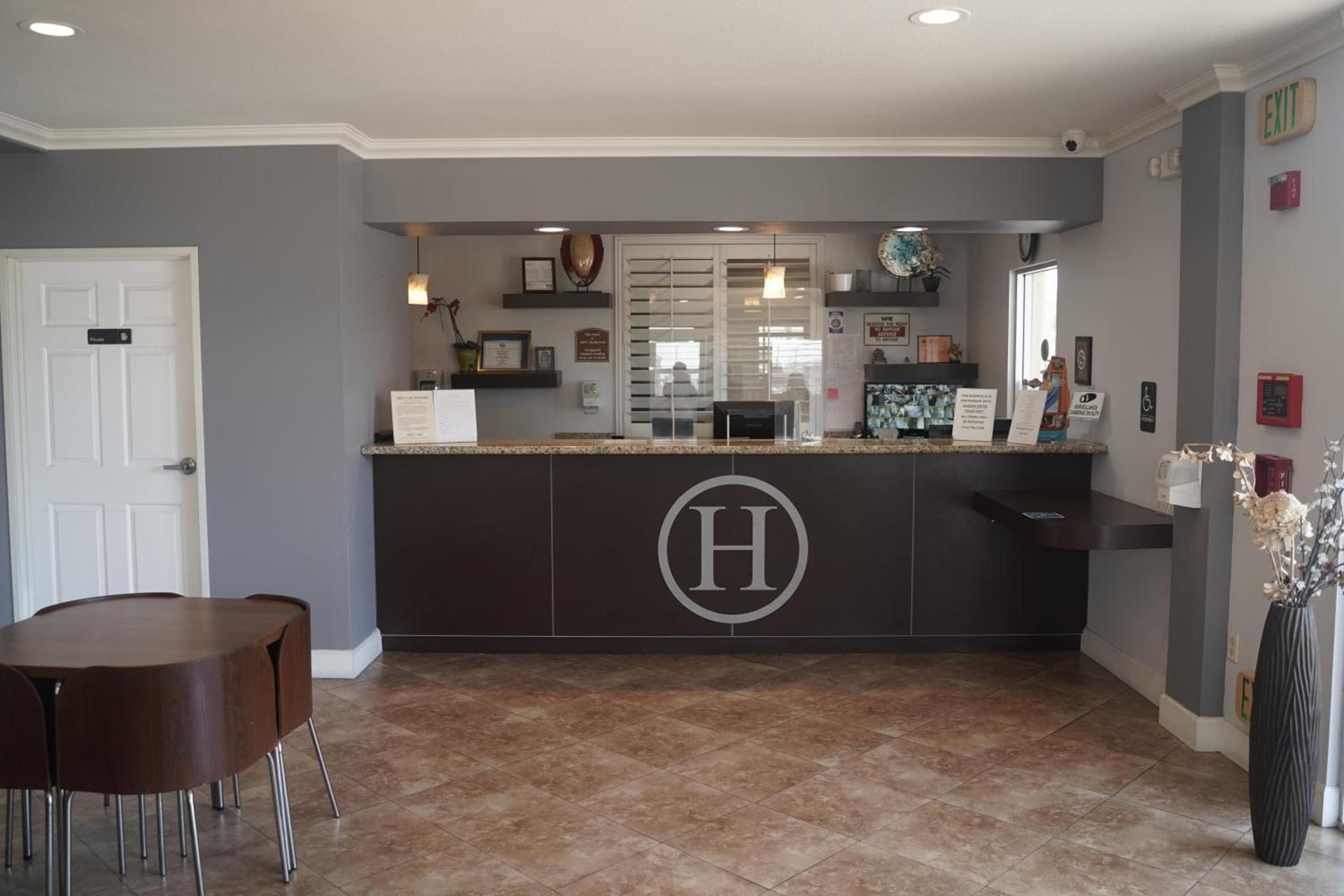 Harbor Inn & Suites photo 25