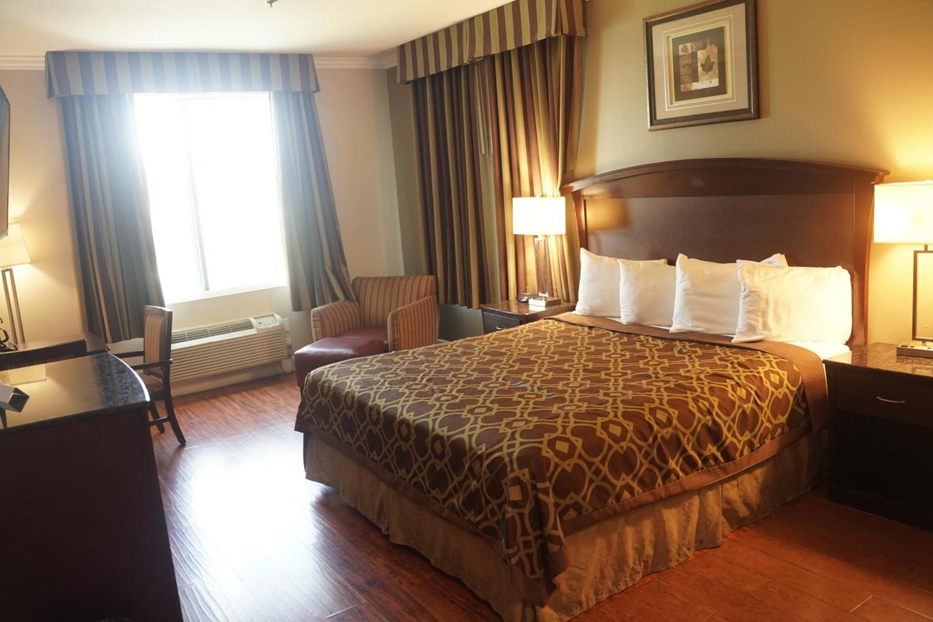 Harbor Inn & Suites photo 27