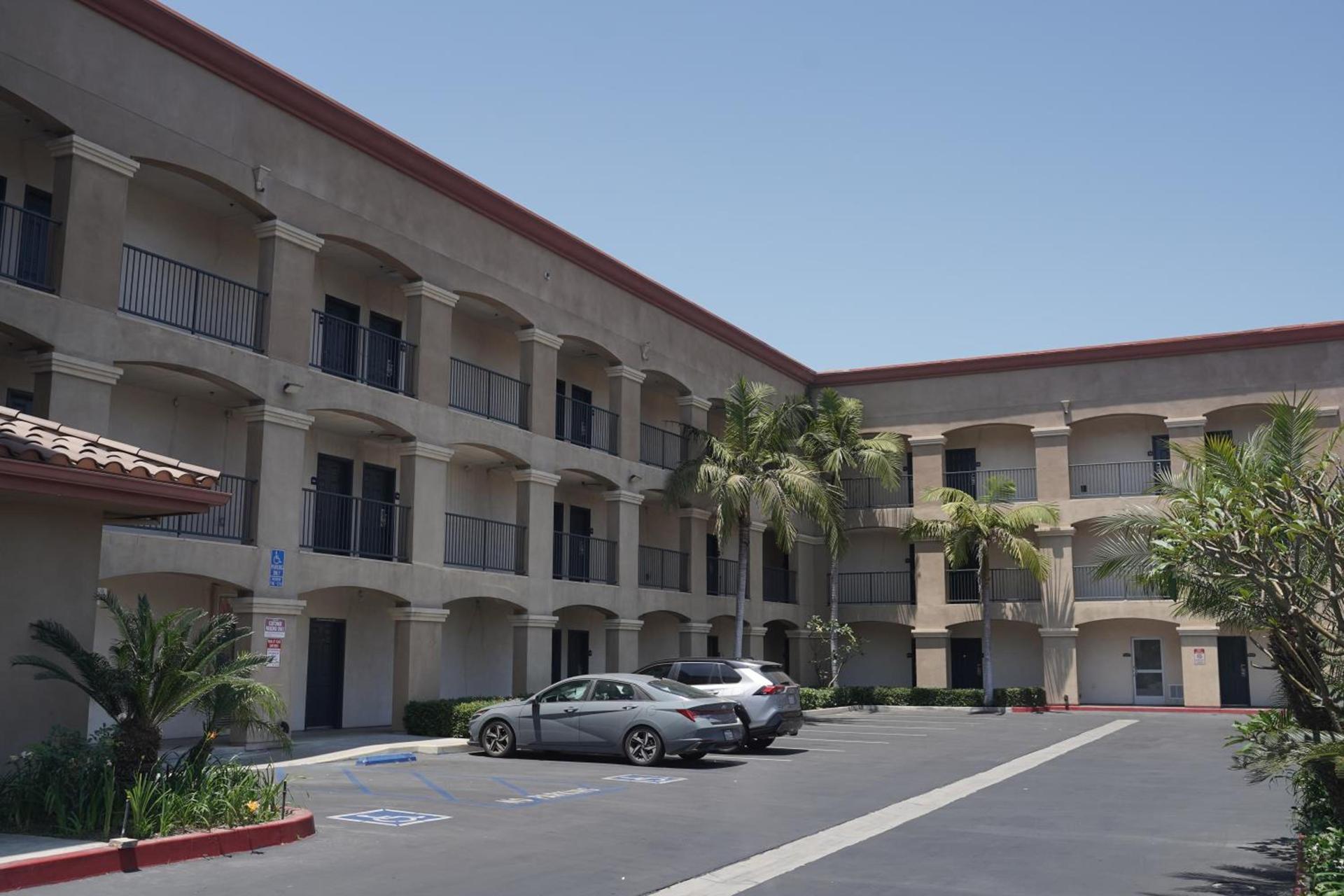 Harbor Inn & Suites photo 6