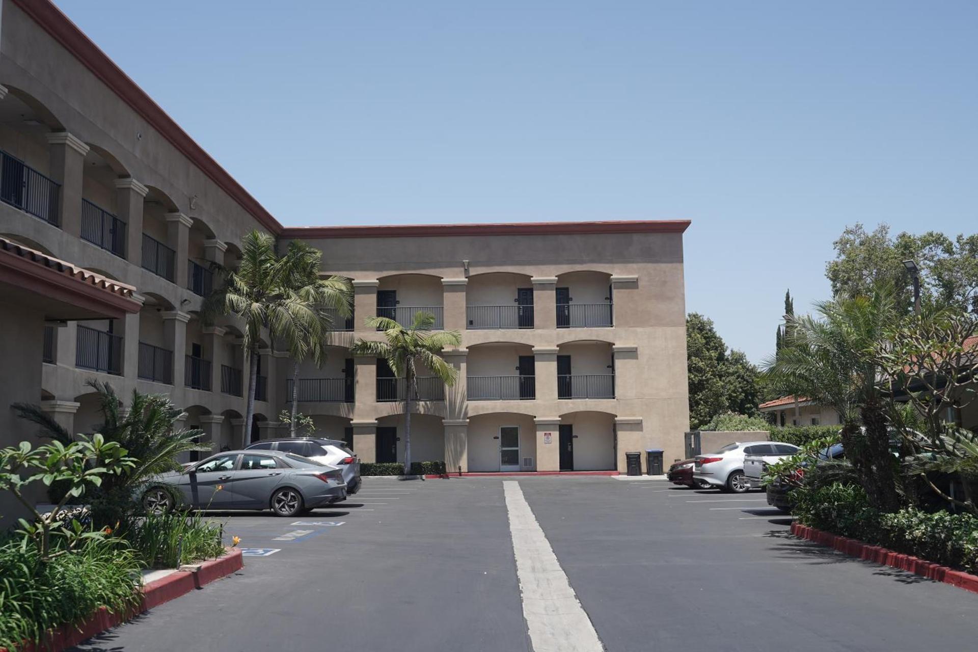 Harbor Inn & Suites photo 8