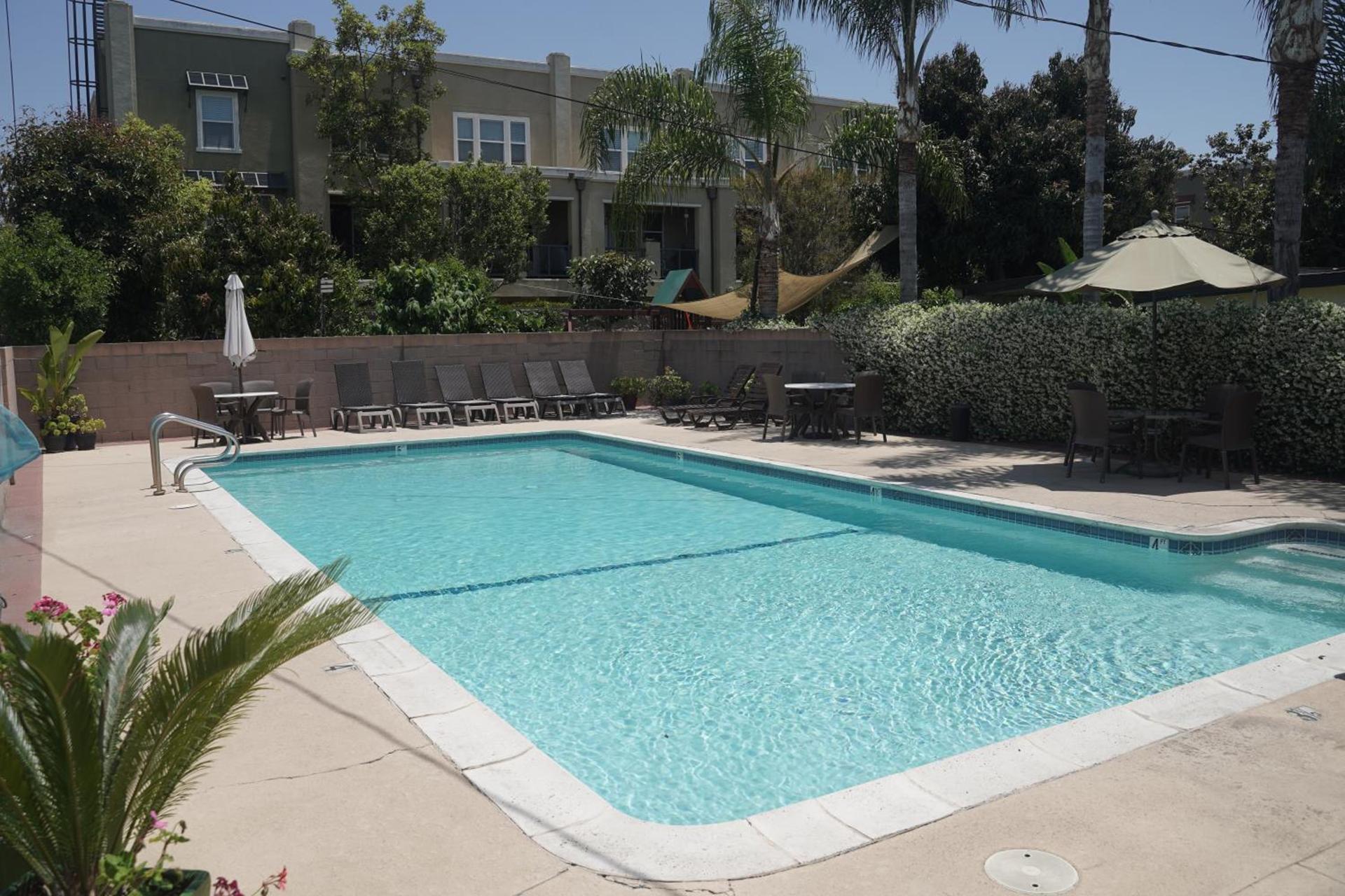 Harbor Inn & Suites photo 14