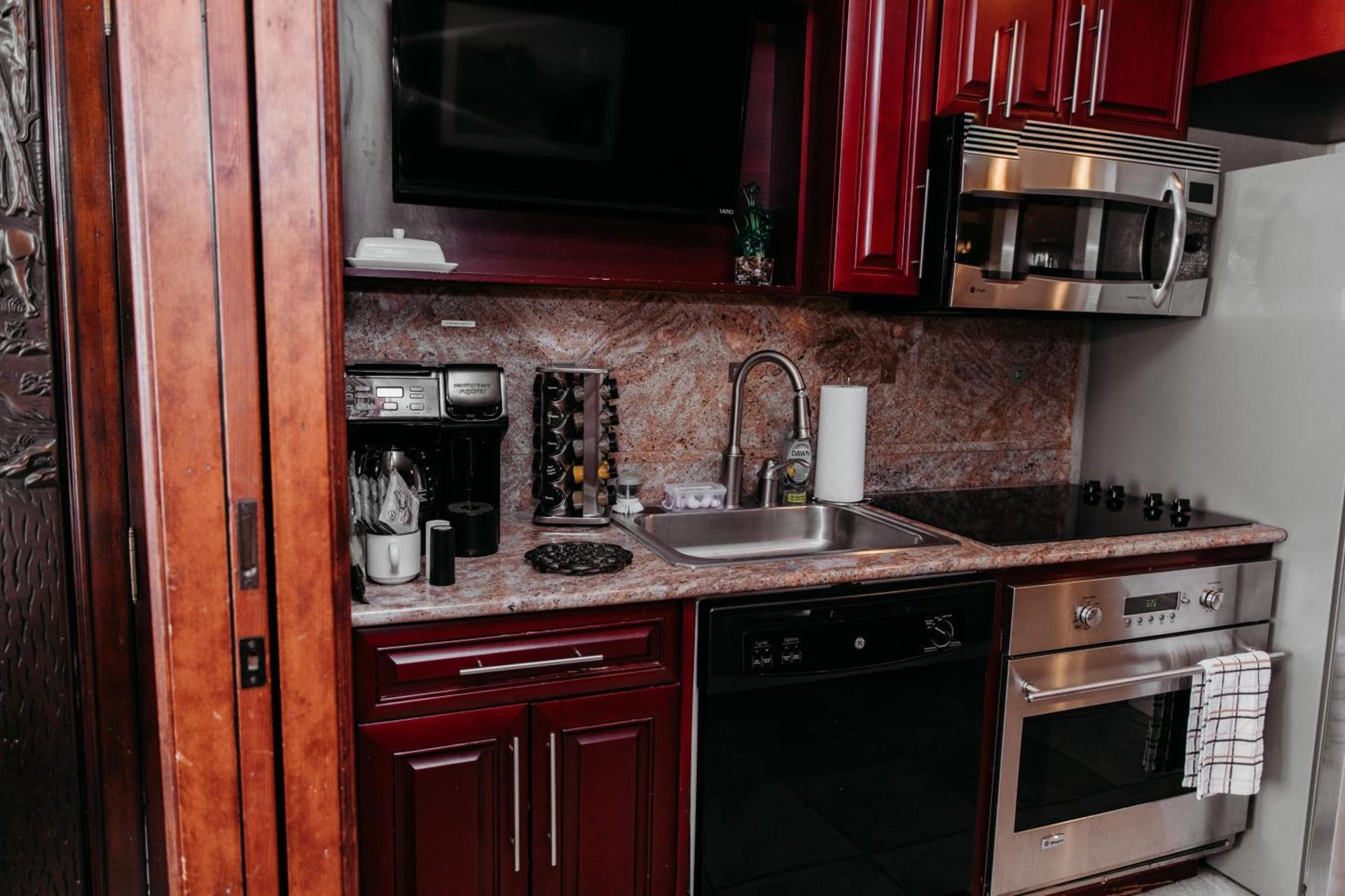 Ski-in-out, Canyons, Westgate, King, Hot Tub, Pools, Pancake Mix and Syrup, Breakfast Beverage Bar photo 32