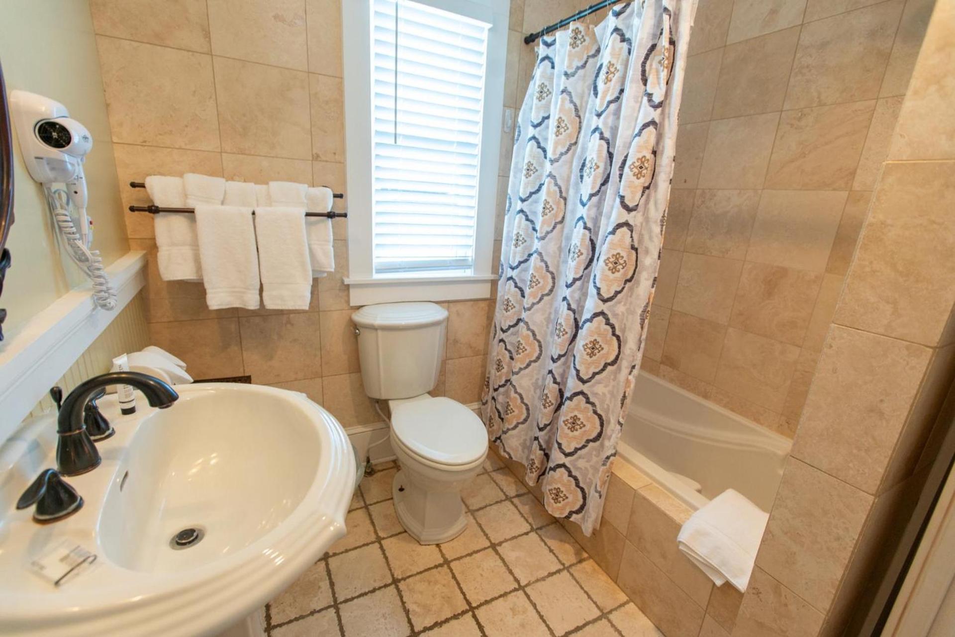 Howard's Creek Inn photo 53