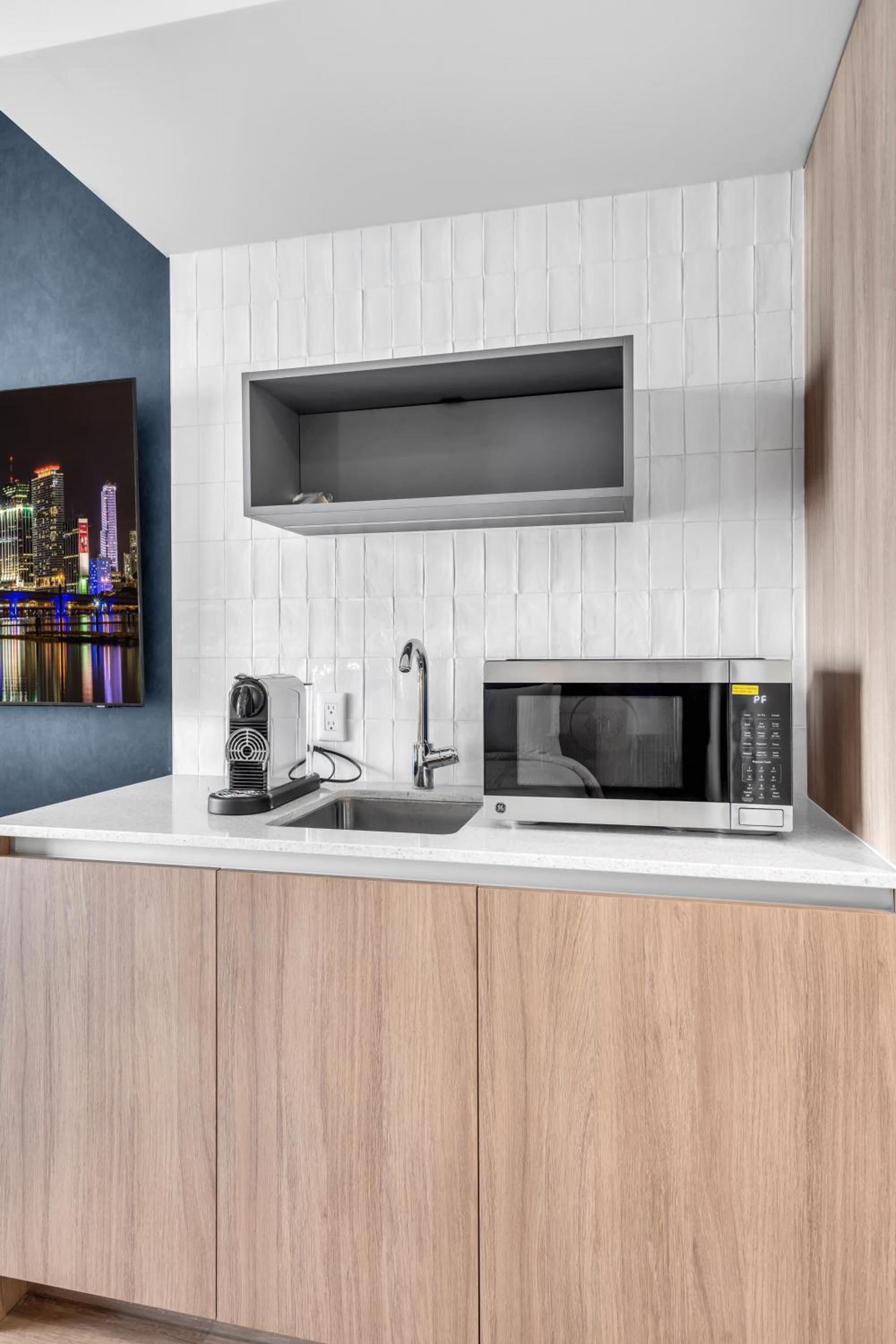 Gale Miami Junior double suite with balcony photo 12