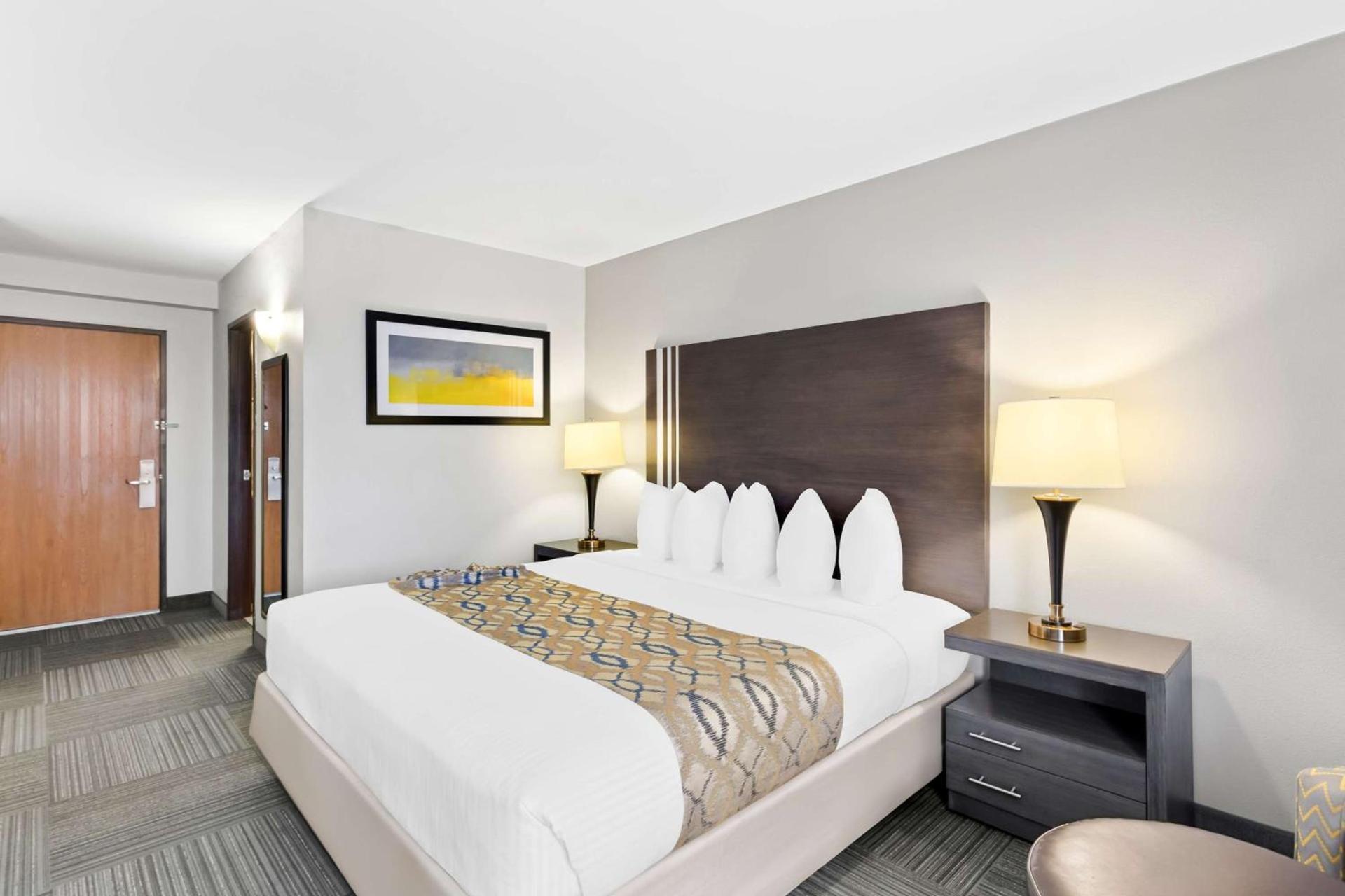 Best Western Naperville Inn photo 25
