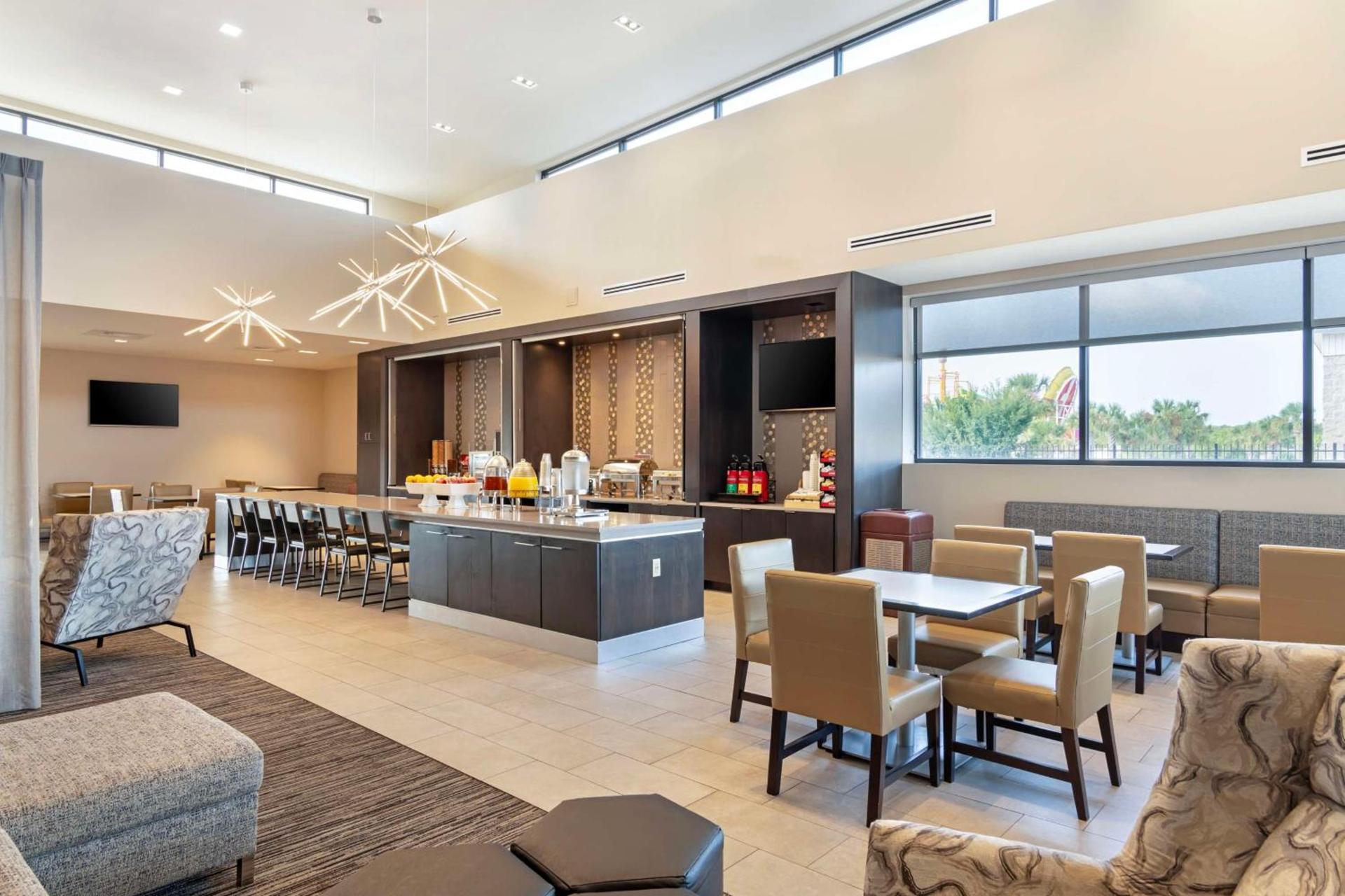 Best Western Plus Executive Residency Rigby's Water World Hotel photo 5
