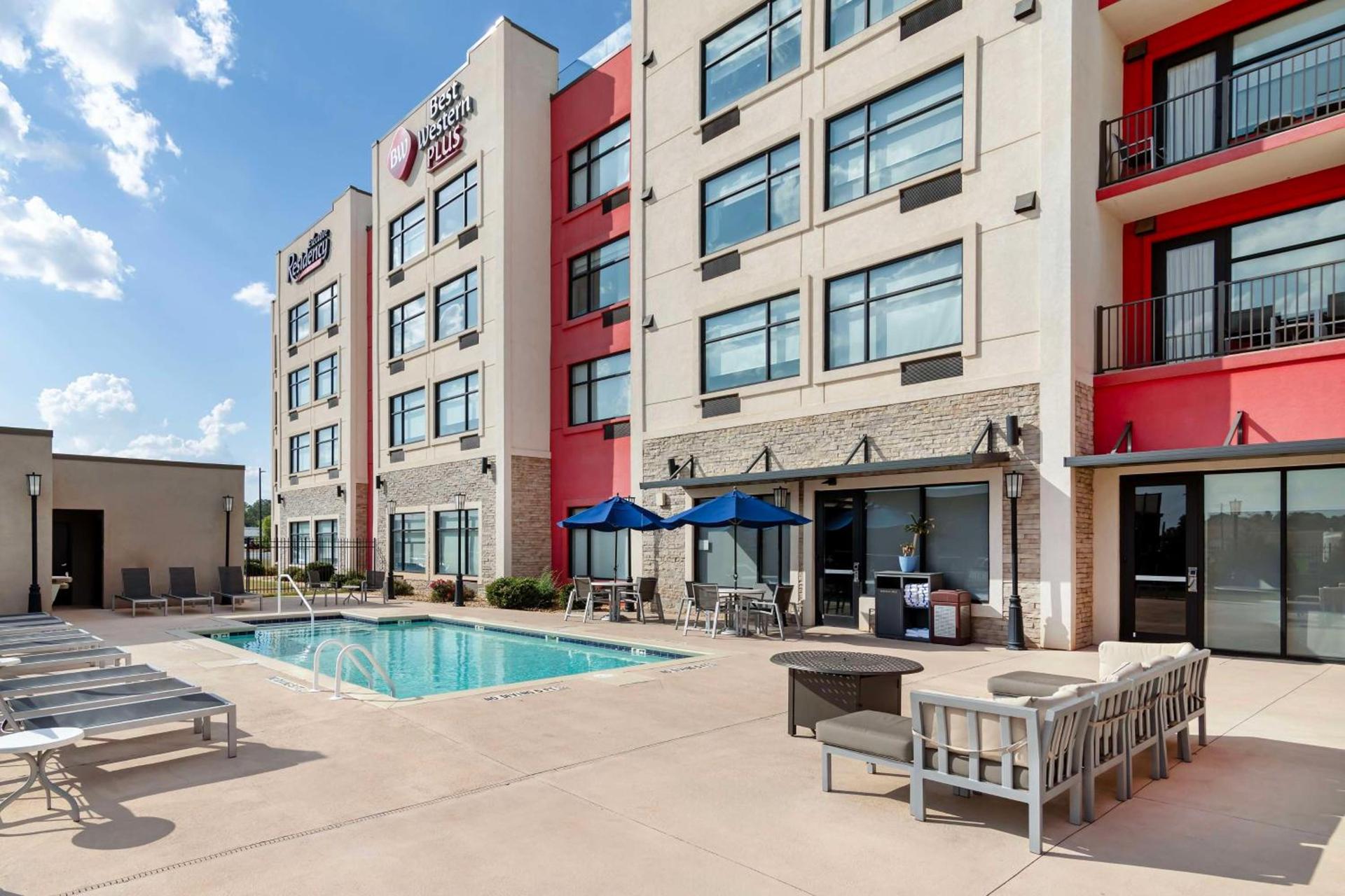Best Western Plus Executive Residency Rigby's Water World Hotel photo 3