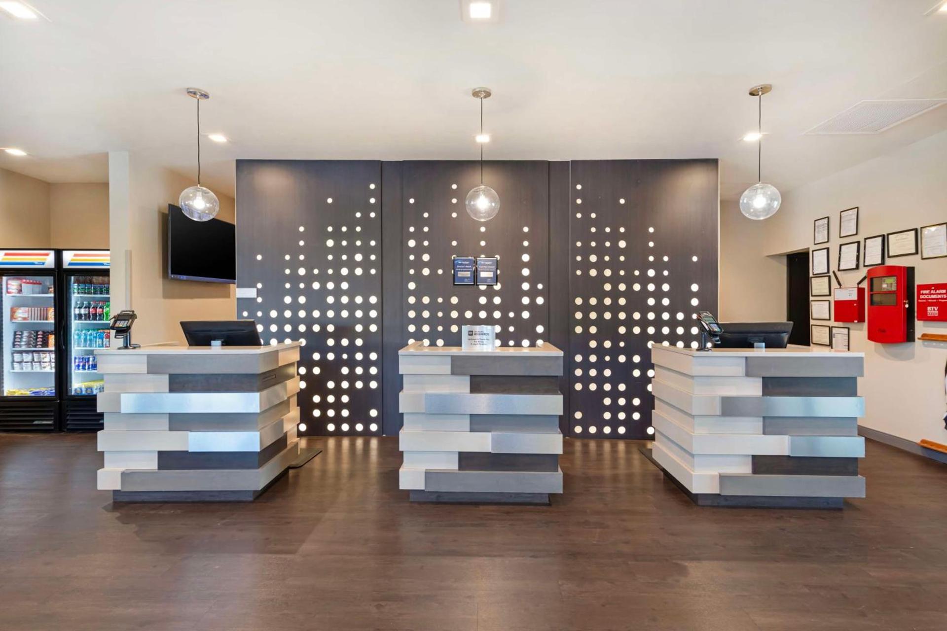 Best Western Plus Executive Residency Rigby's Water World Hotel photo 11