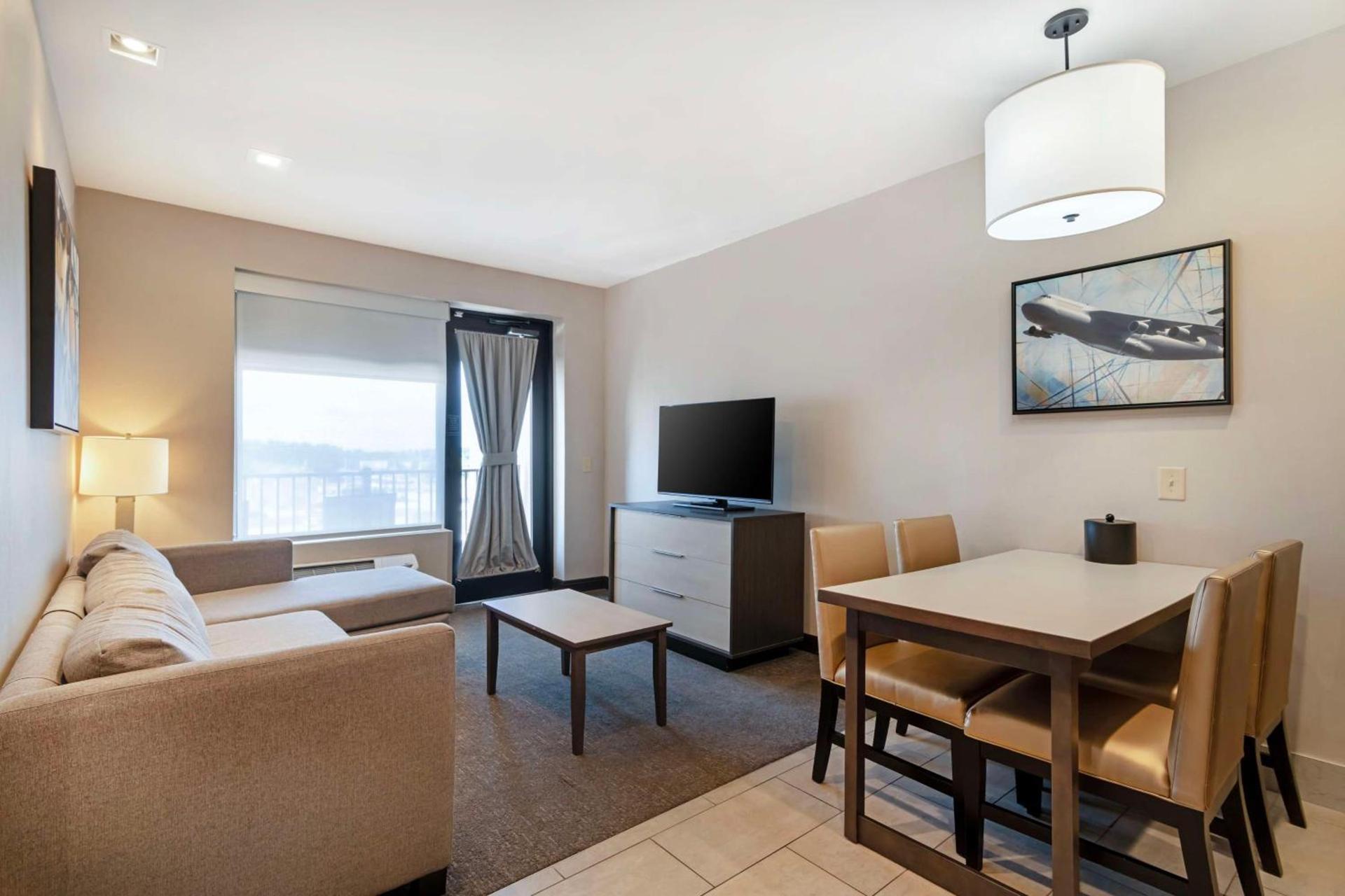 Best Western Plus Executive Residency Rigby's Water World Hotel photo 12