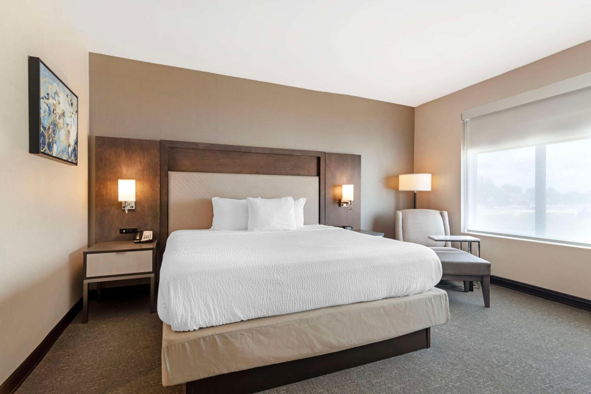 Best Western Plus Executive Residency Rigby's Water World Hotel photo 18