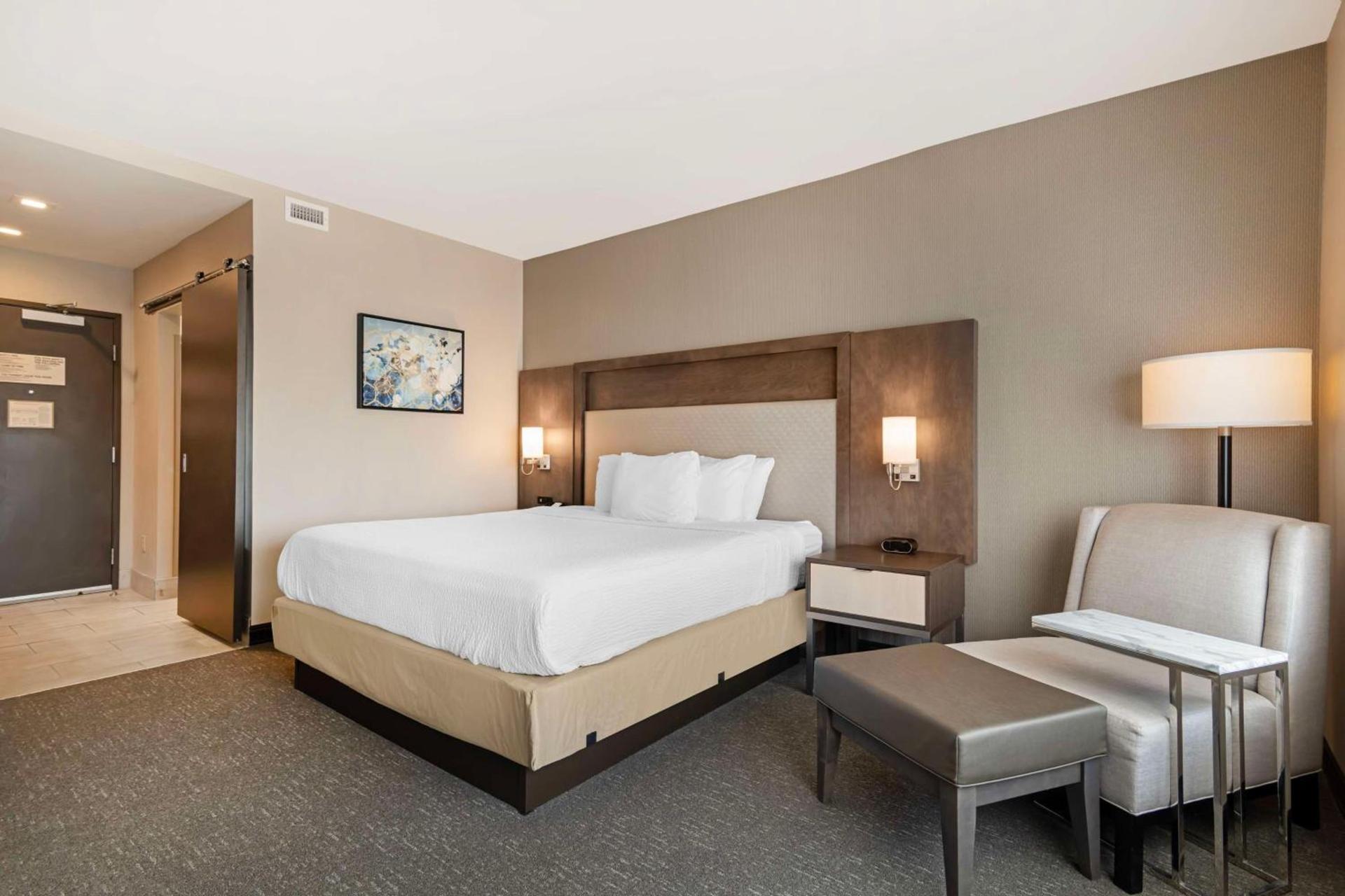 Best Western Plus Executive Residency Rigby's Water World Hotel photo 19