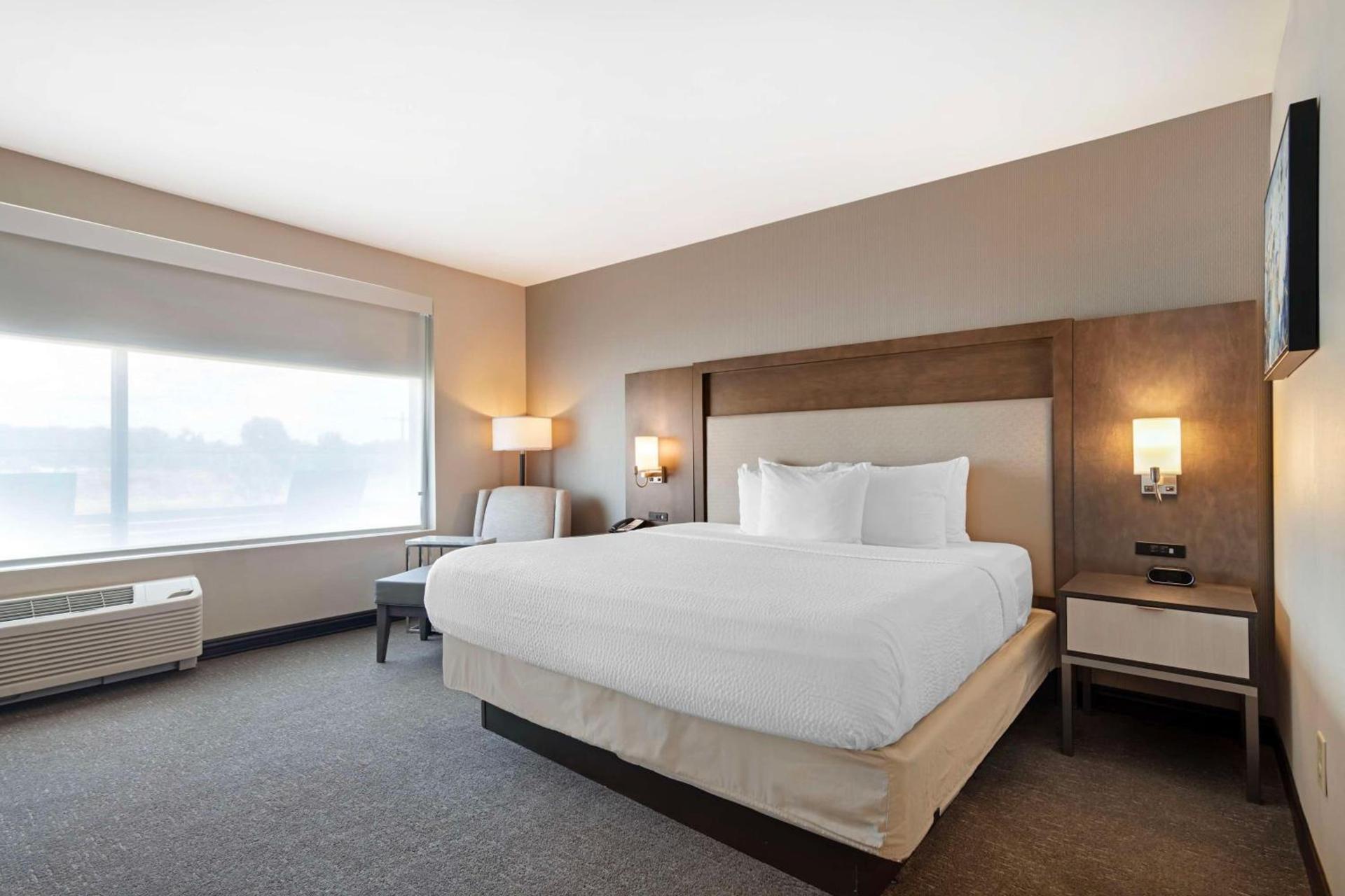 Best Western Plus Executive Residency Rigby's Water World Hotel photo 21