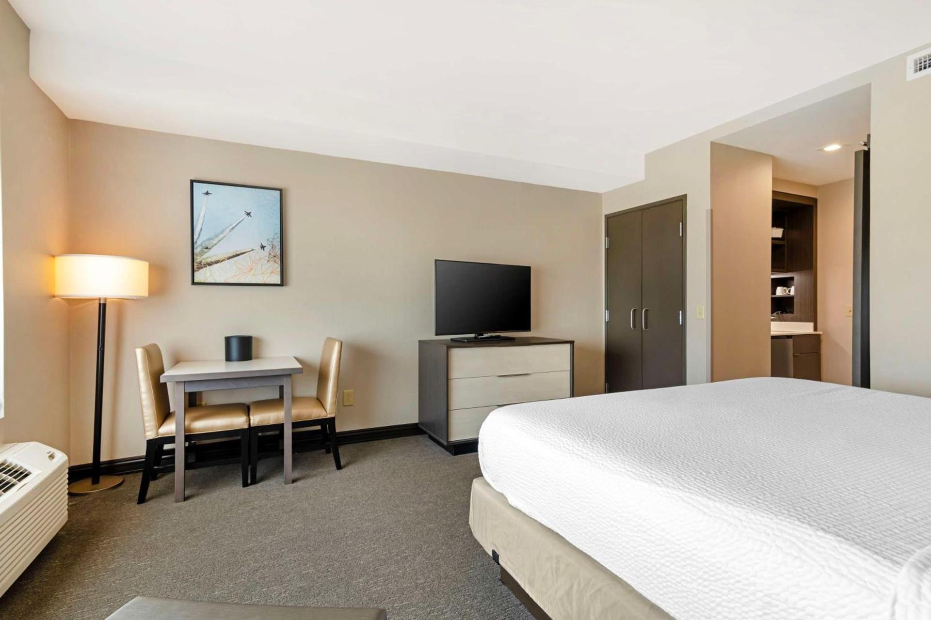 Best Western Plus Executive Residency Rigby's Water World Hotel photo 20