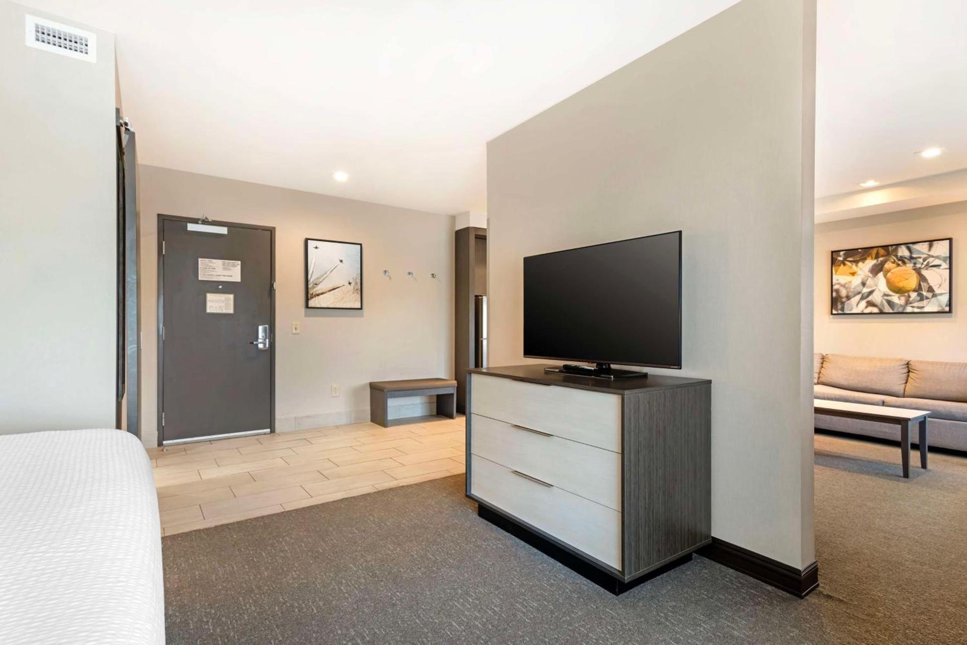 Best Western Plus Executive Residency Rigby's Water World Hotel photo 22