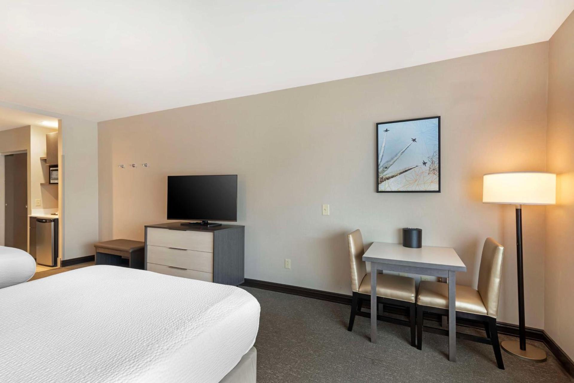 Best Western Plus Executive Residency Rigby's Water World Hotel photo 25