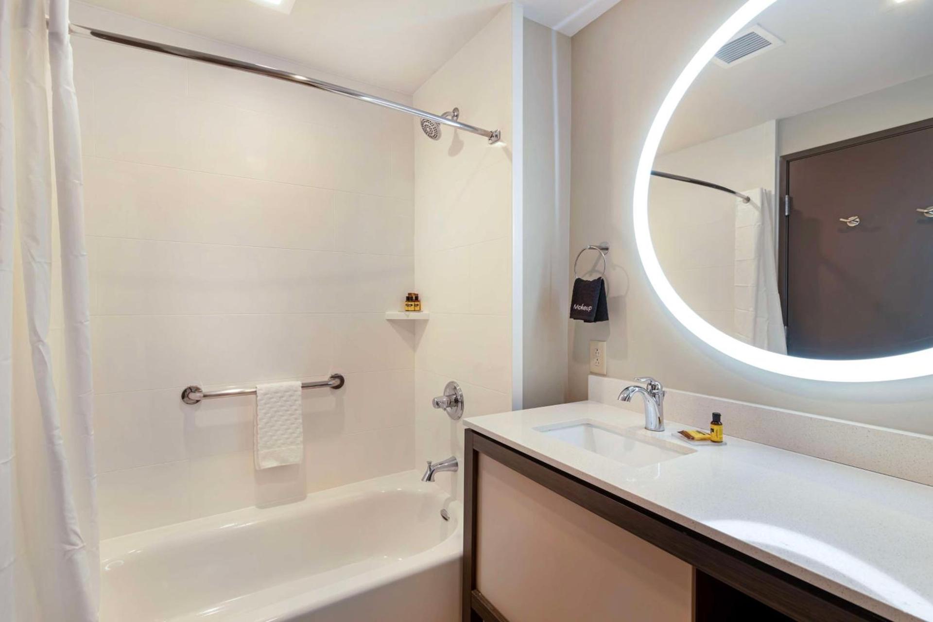 Best Western Plus Executive Residency Rigby's Water World Hotel photo 34