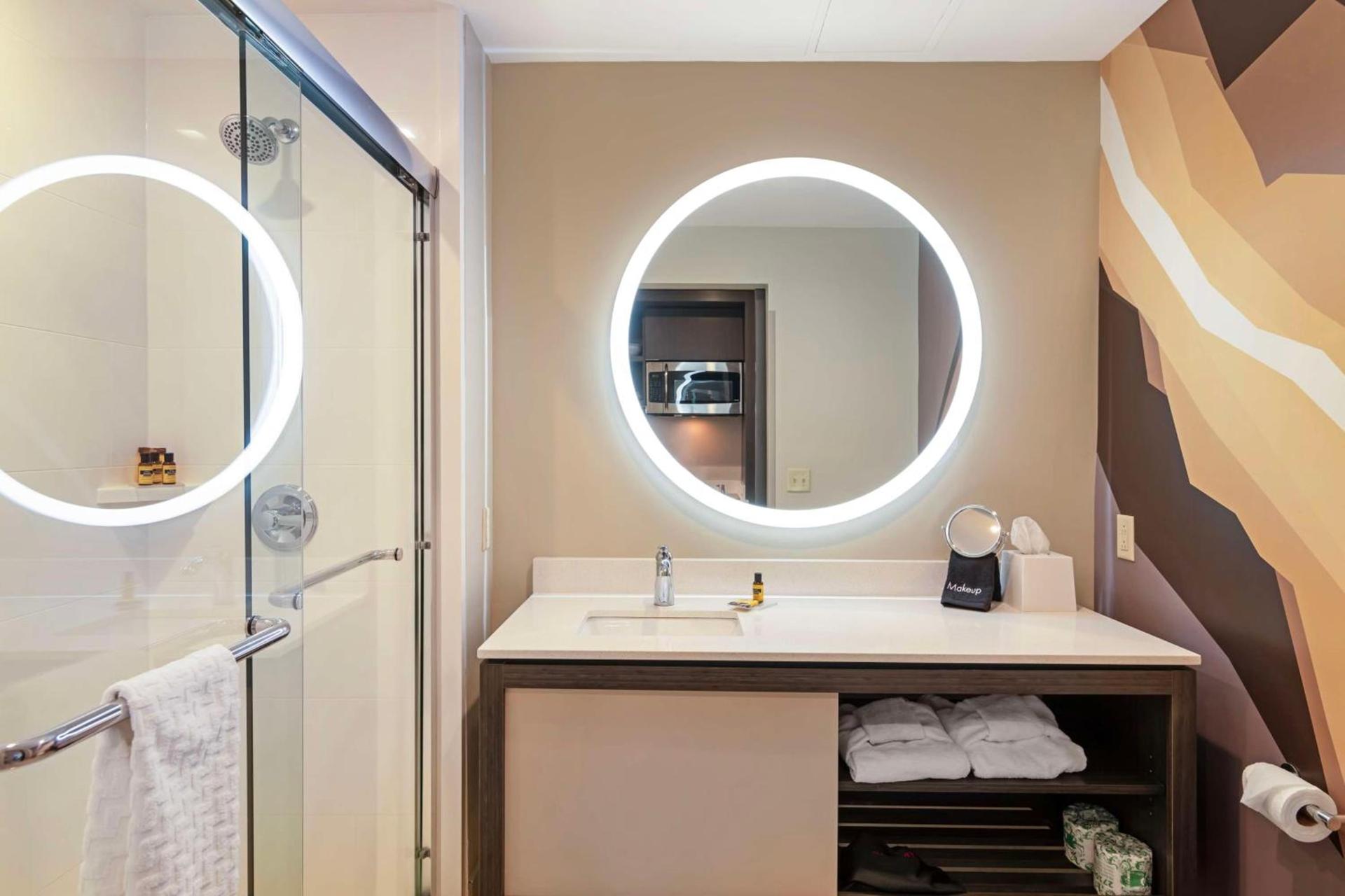 Best Western Plus Executive Residency Rigby's Water World Hotel photo 35