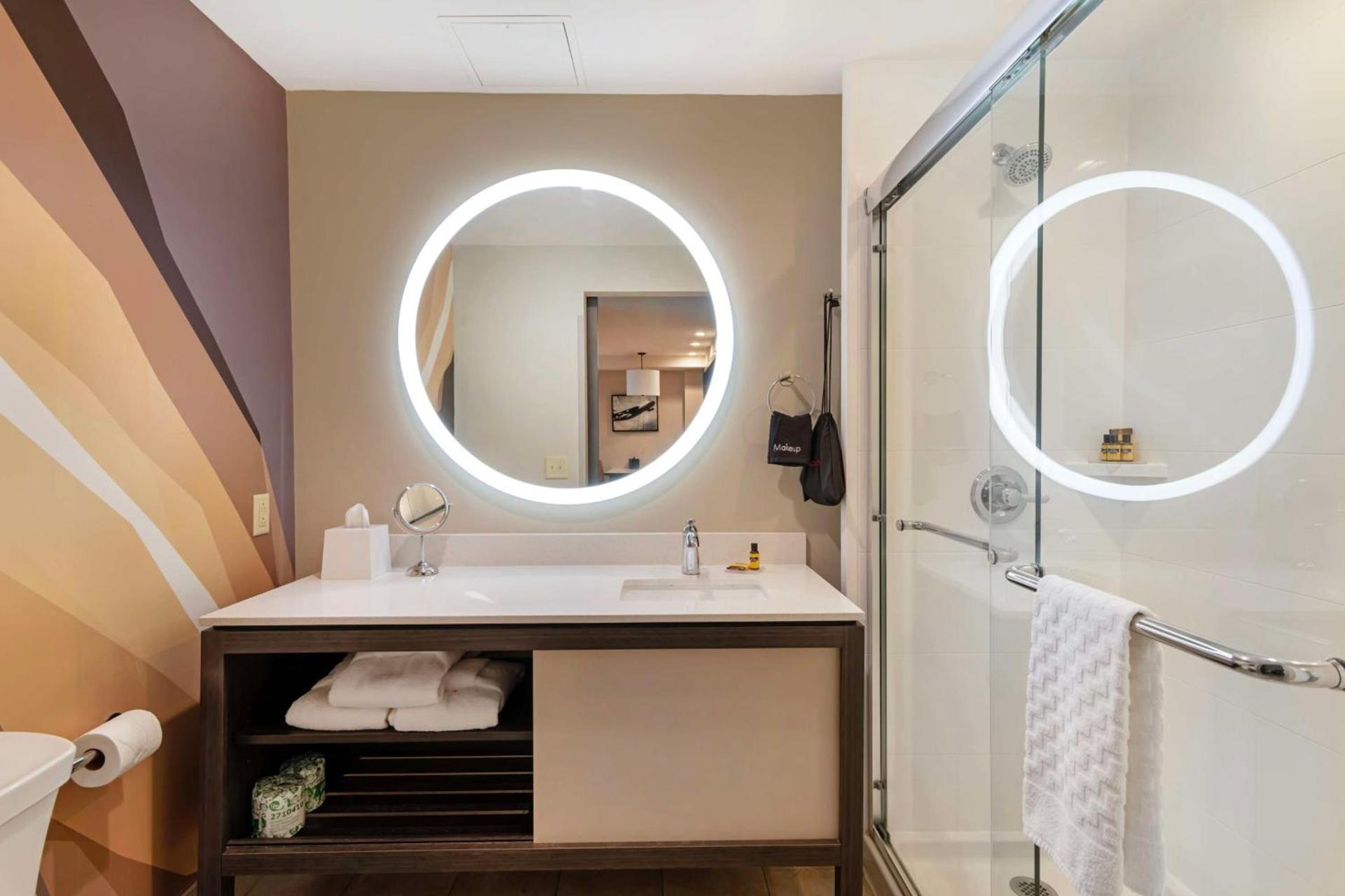 Best Western Plus Executive Residency Rigby's Water World Hotel photo 36