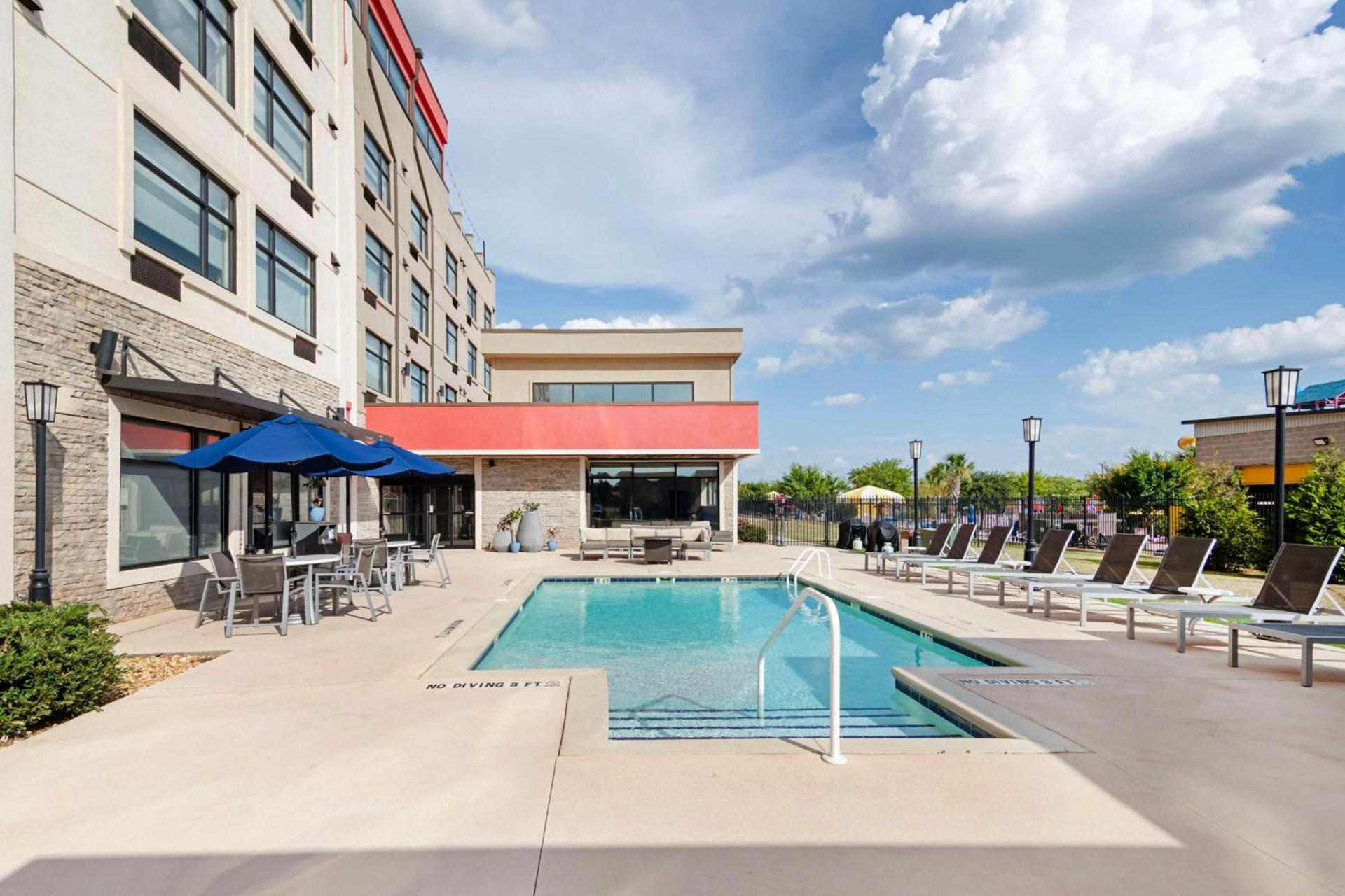 Best Western Plus Executive Residency Rigby's Water World Hotel photo 39