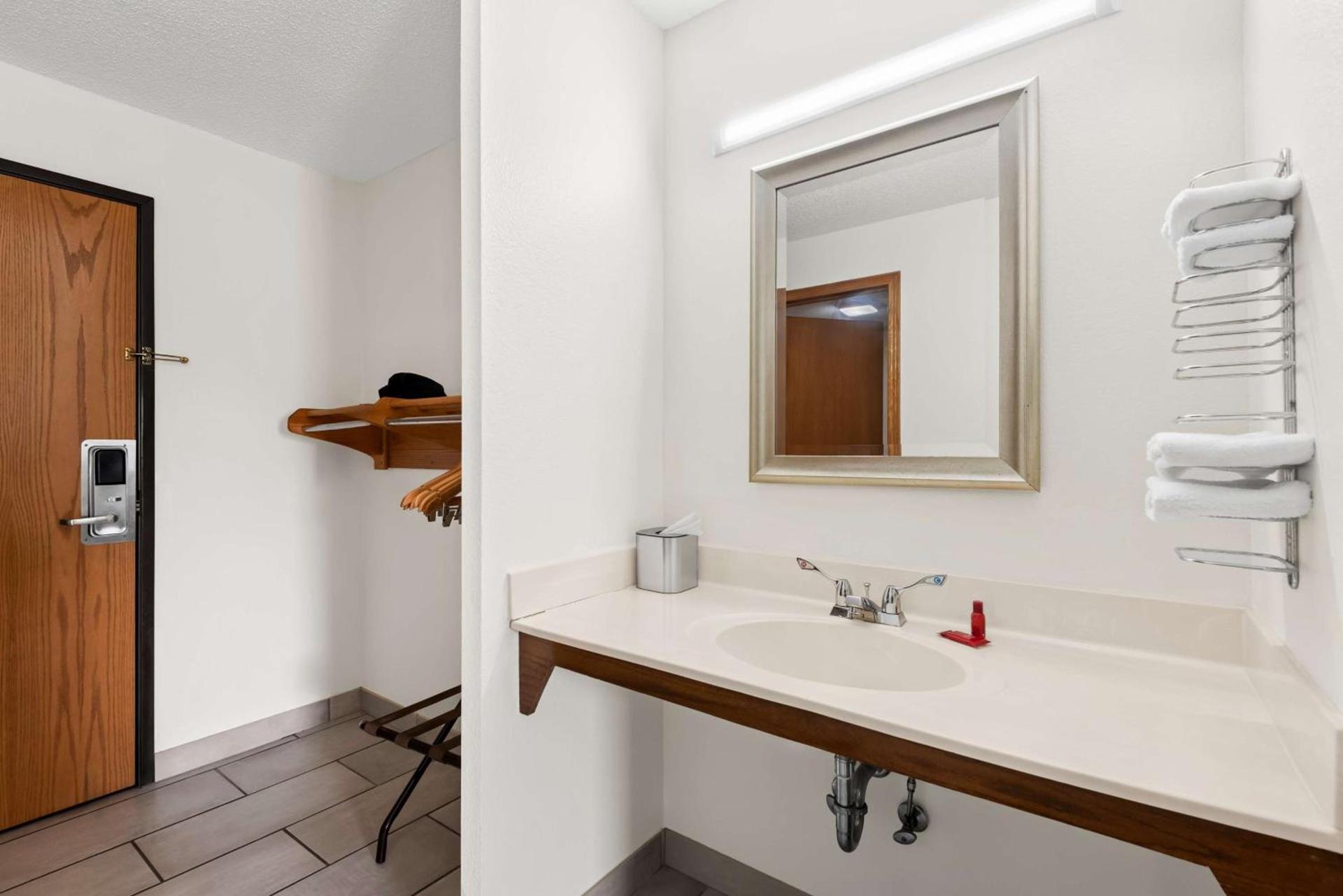 SureStay Hotel by Best Western Manchester photo 27