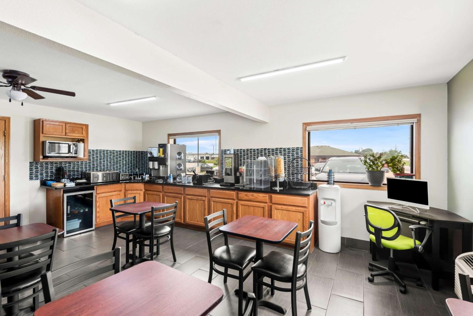 SureStay Hotel by Best Western Manchester photo 29
