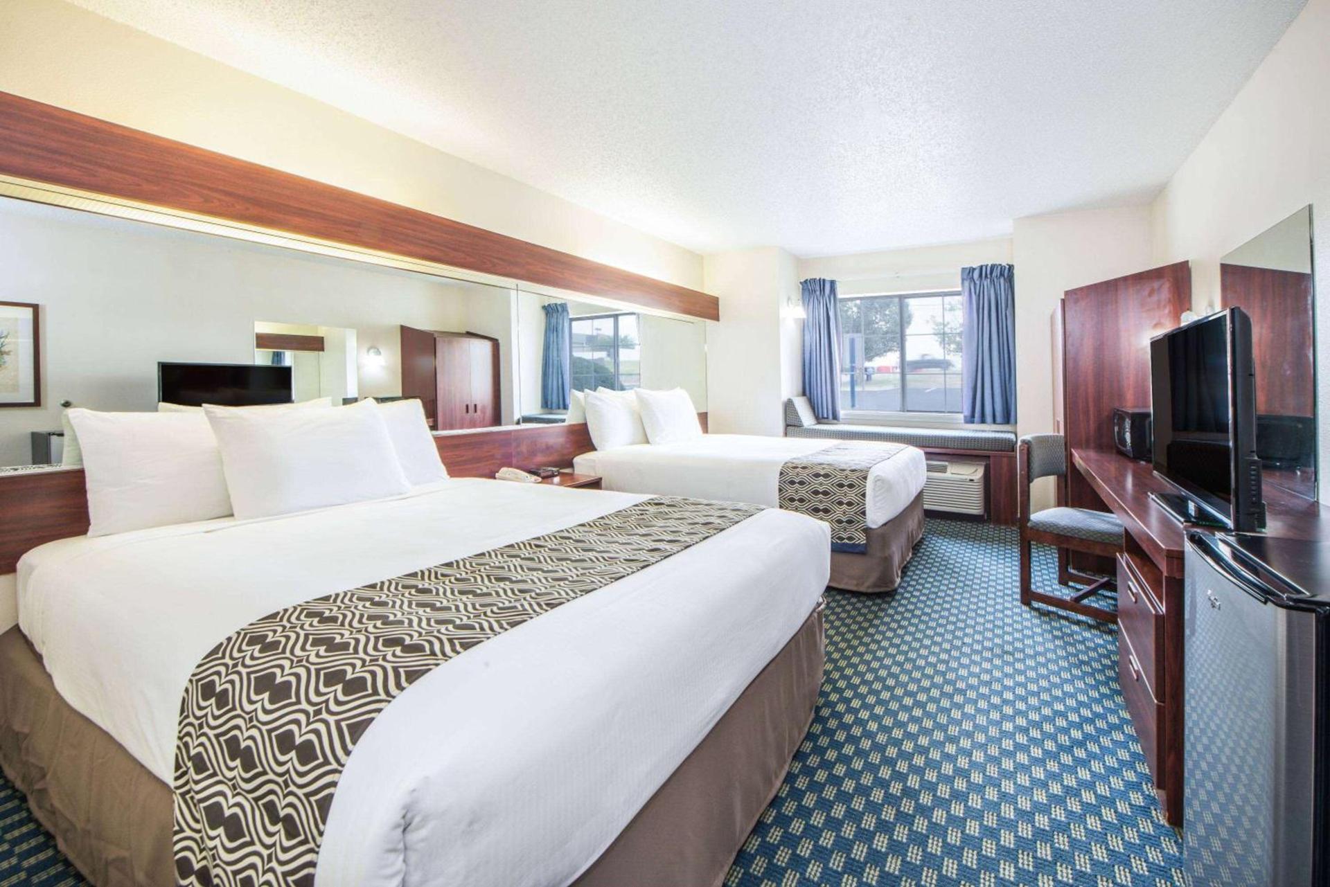 Microtel Inn & Suites by Wyndham Tulsa - Catoosa Route 66 photo 9