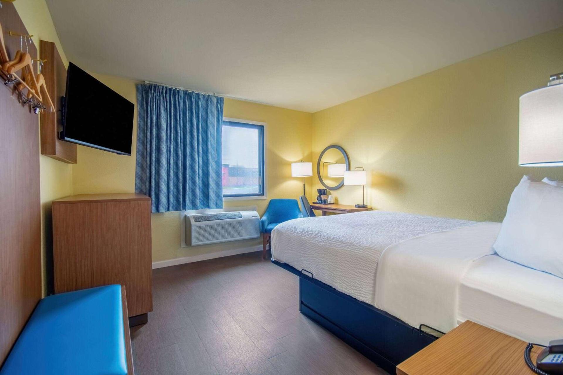 Days Inn & Suites by Wyndham Waterloo photo 15