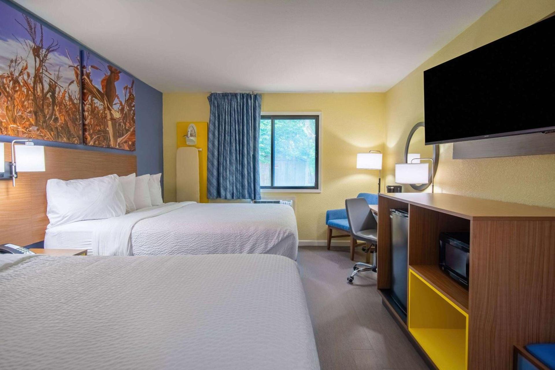 Days Inn & Suites by Wyndham Waterloo photo 19