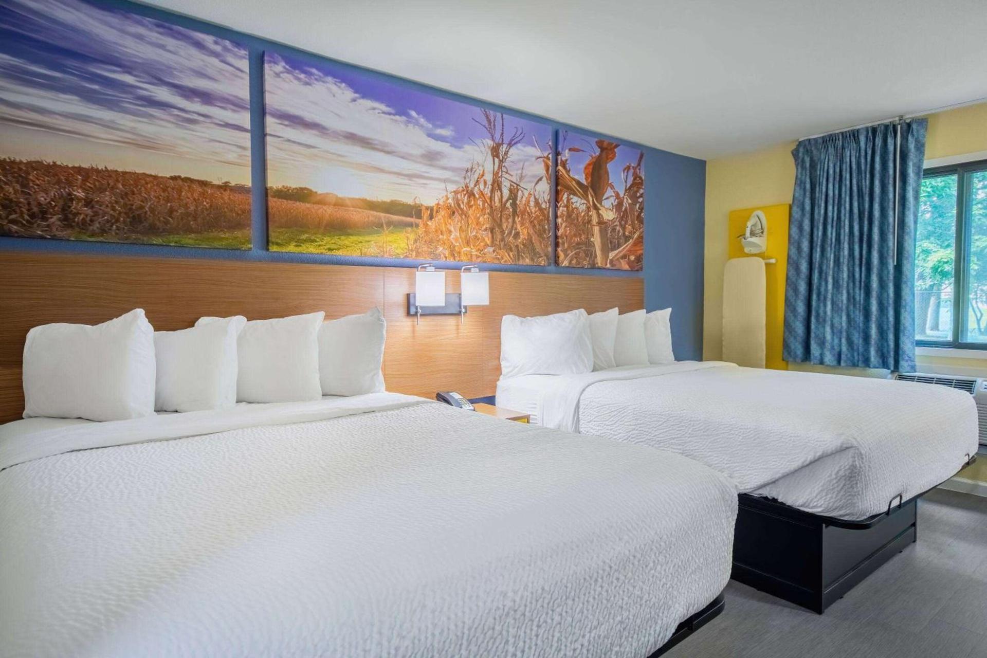 Days Inn & Suites by Wyndham Waterloo photo 25