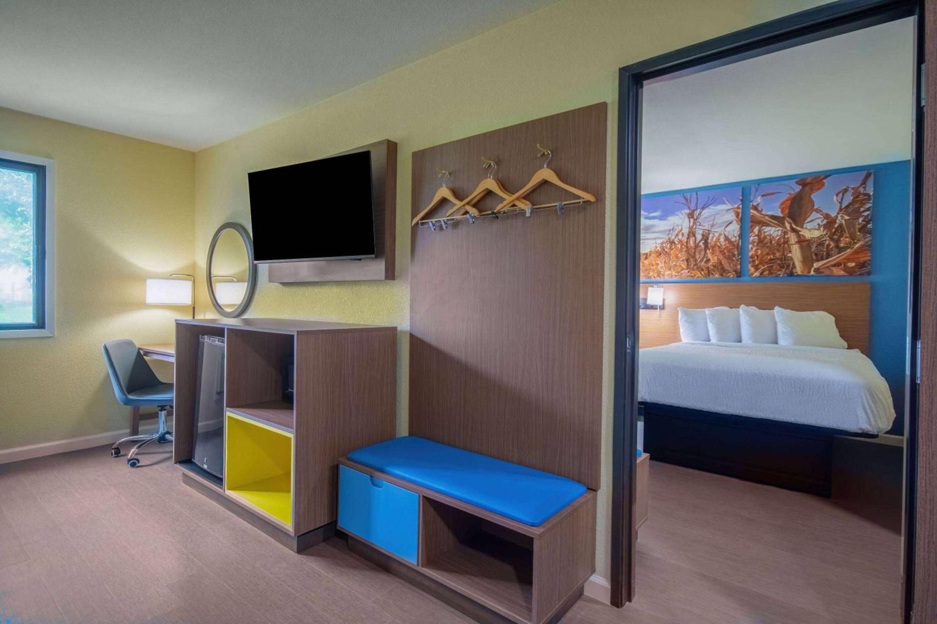 Days Inn & Suites by Wyndham Waterloo photo 29
