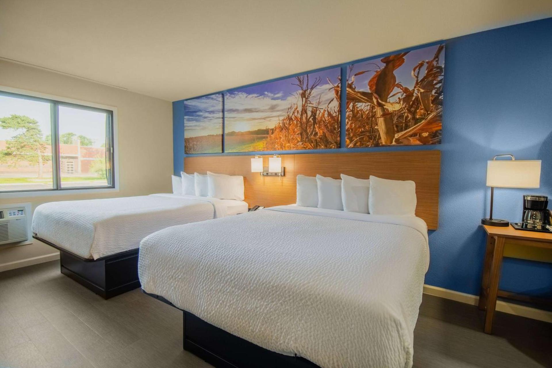 Days Inn & Suites by Wyndham Waterloo photo 33