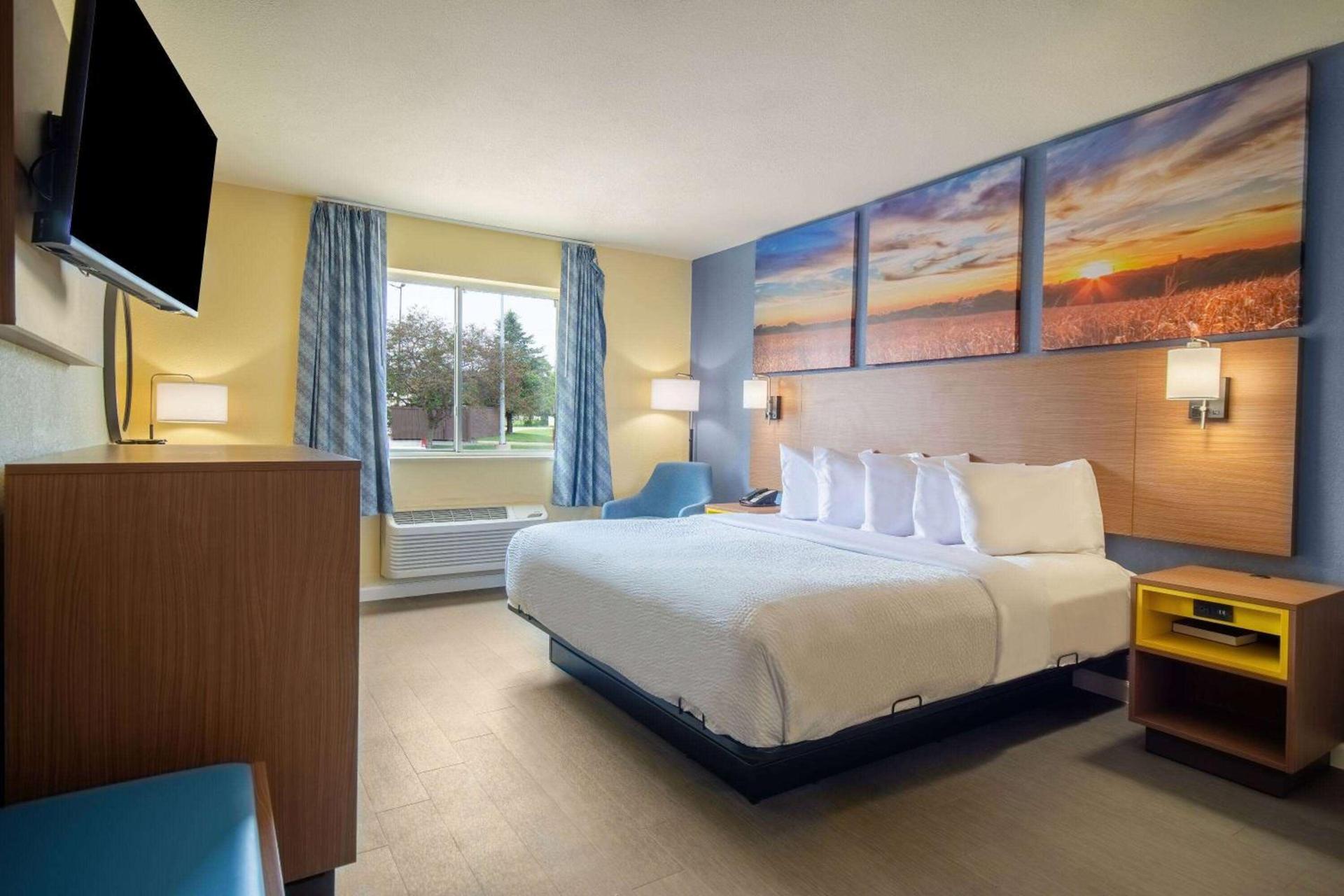 Days Inn by Wyndham Evansdale Waterloo photo 19