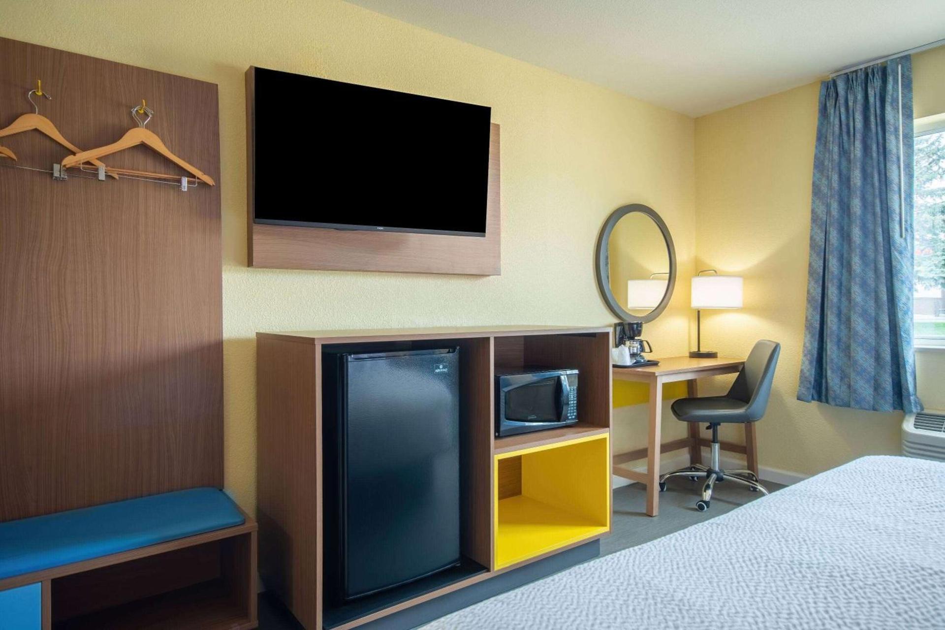 Days Inn by Wyndham Evansdale Waterloo photo 21