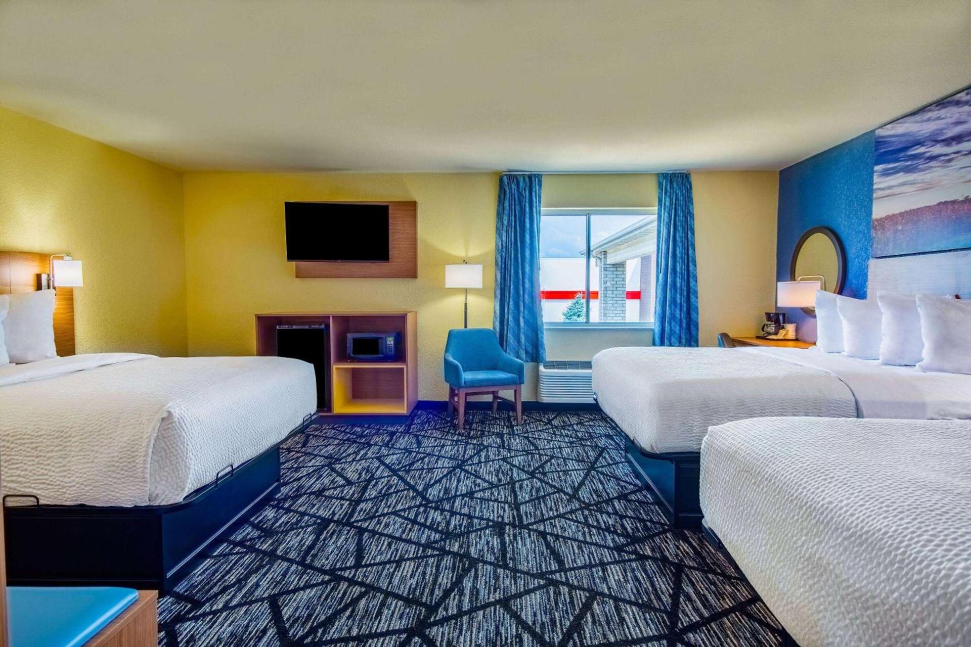 Days Inn by Wyndham Evansdale Waterloo photo 22