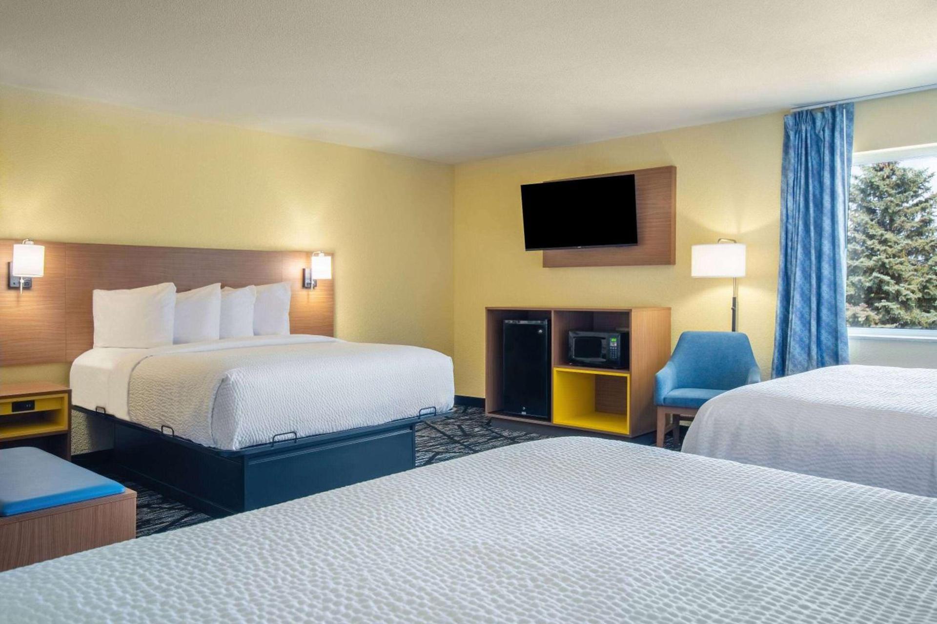 Days Inn by Wyndham Evansdale Waterloo photo 25