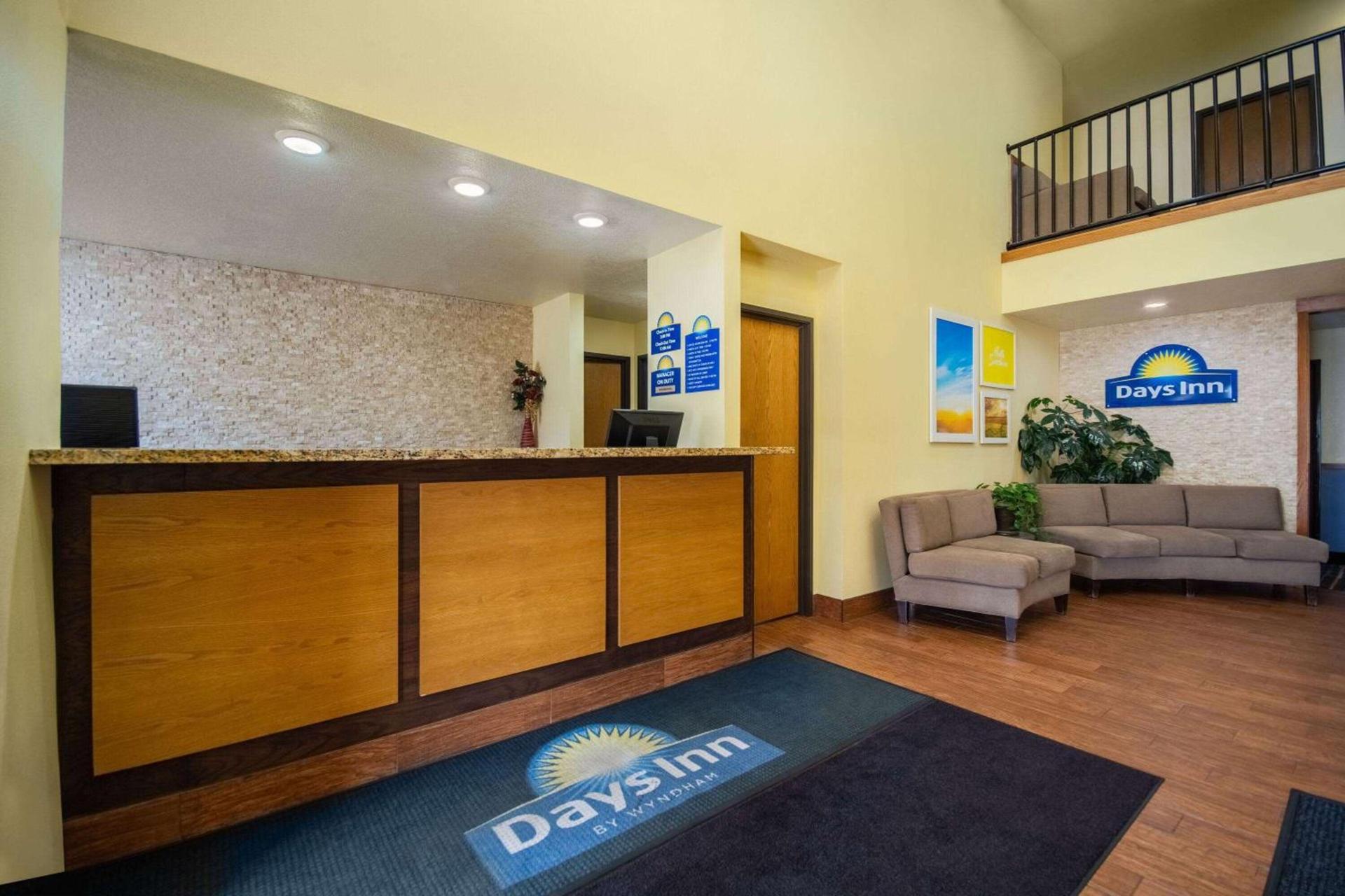 Days Inn by Wyndham Evansdale Waterloo photo 31
