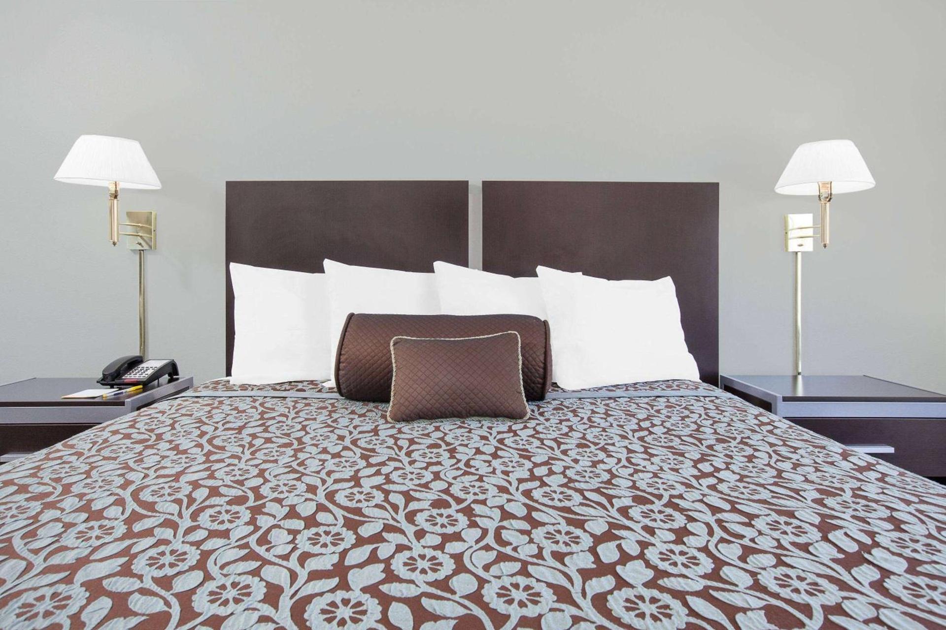 Days Inn by Wyndham Market Center Dallas Love Field photo 20