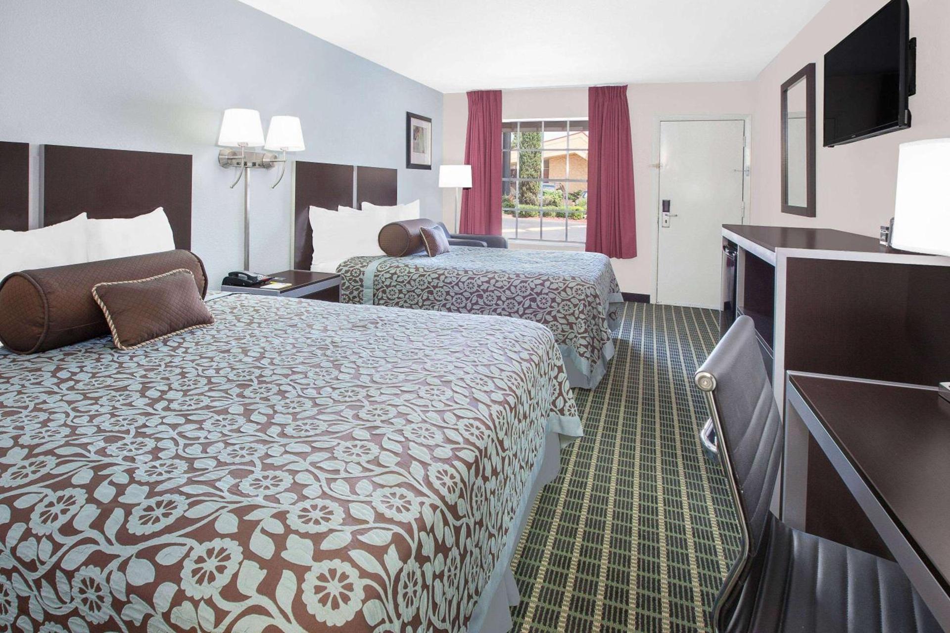Days Inn by Wyndham Market Center Dallas Love Field photo 17