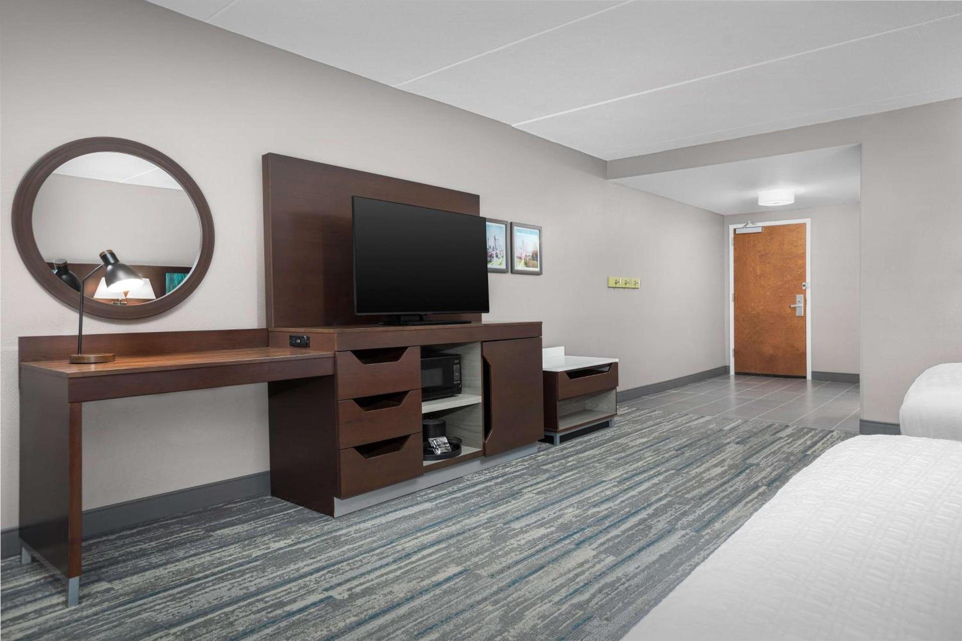 Hampton Inn & Suites Atlanta-Six Flags photo 33